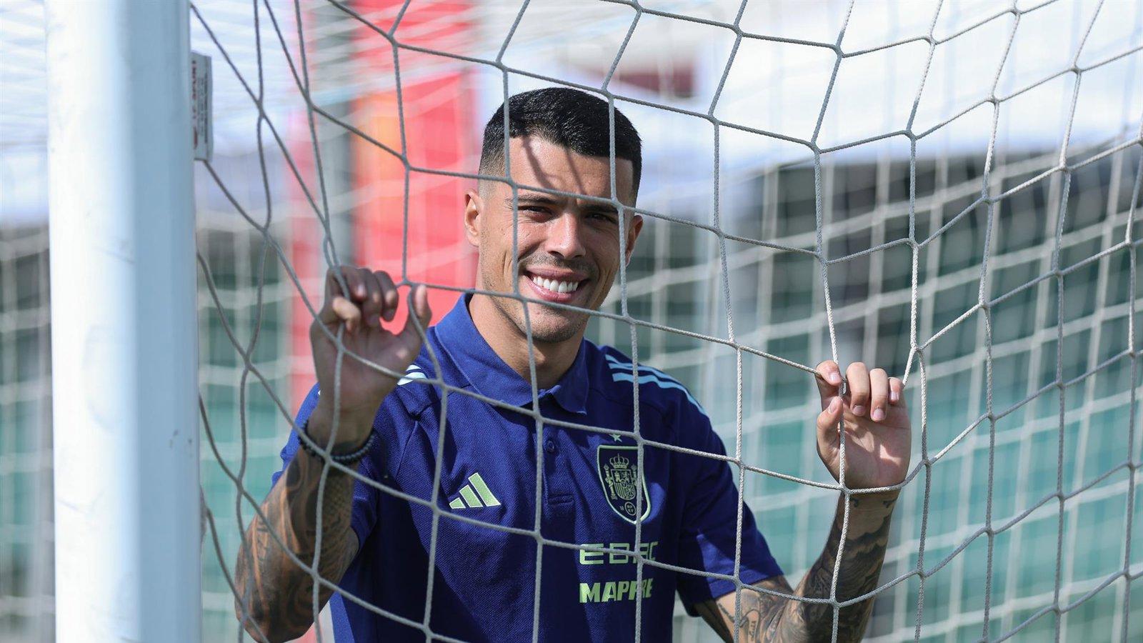 Pedro Porro aborda su rol defensivo y su vocación ofensiva en el campo