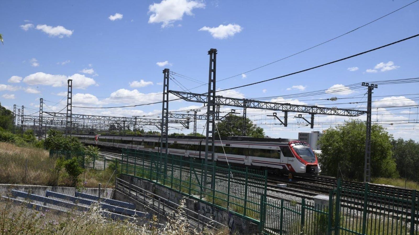Adif mejora la seguridad en Cercanías Madrid con nuevos cerramientos