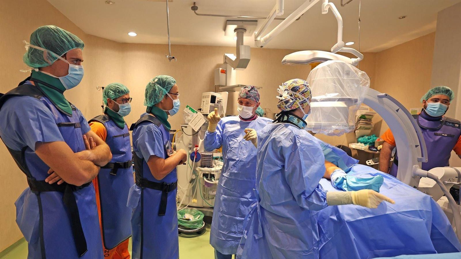 La Comunidad defiende que mantiene “los mejores datos” en listas quirúrgicas