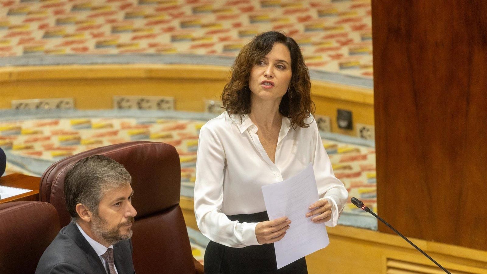 Ayuso denuncia las “chapuzas Sánchez” y defiende el modelo universitario de Madrid