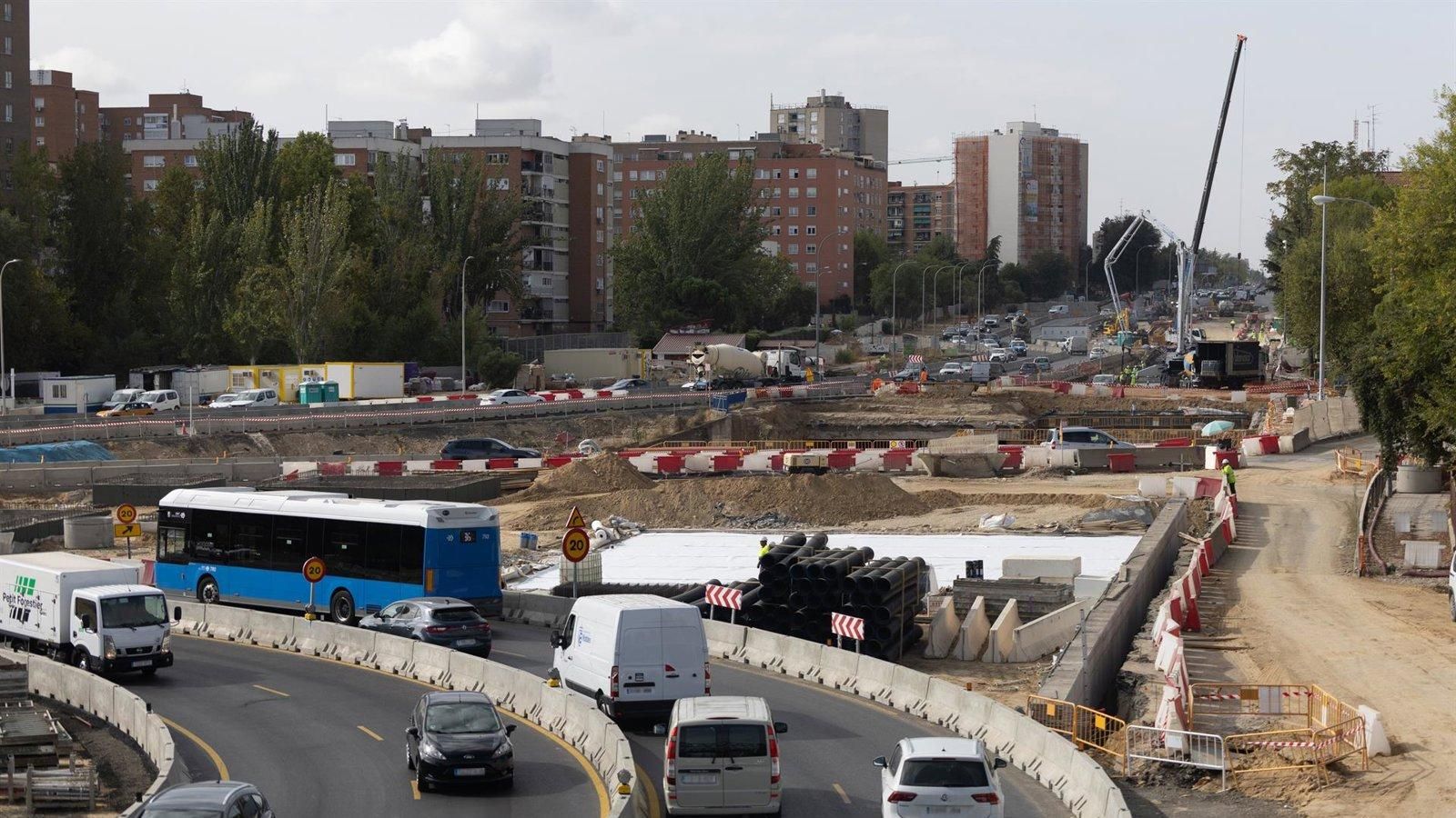 Madrid activa un paso peatonal inteligente con IA junto a la A-5 para mejorar la accesibilidad