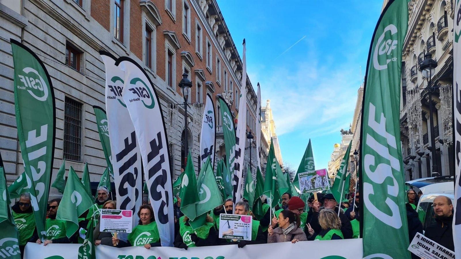 Los funcionarios se movilizan en toda España para un nuevo acuerdo salarial