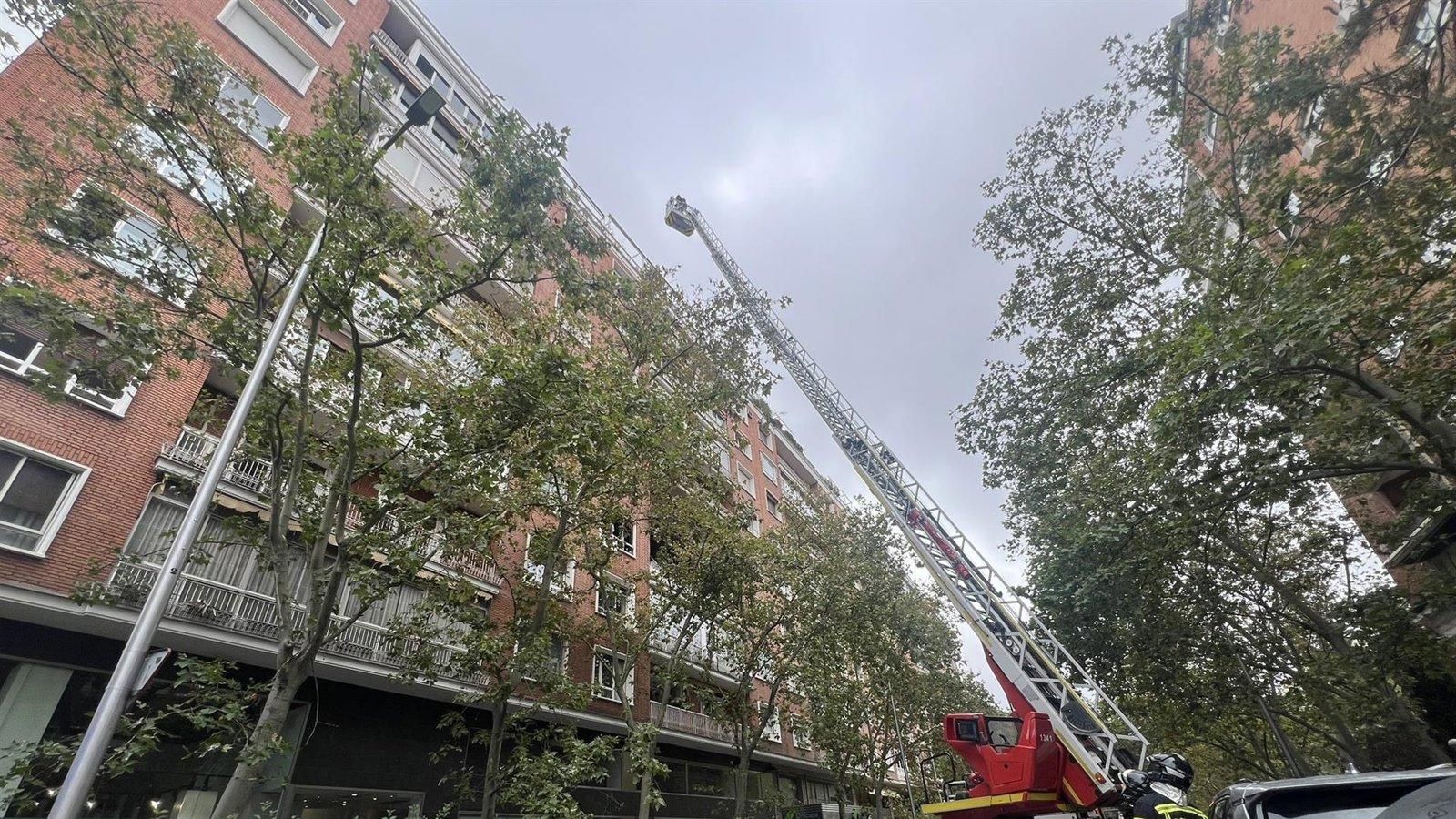 Un incendio en el Paseo de la Castellana deja seis personas atendidas por inhalación de humo