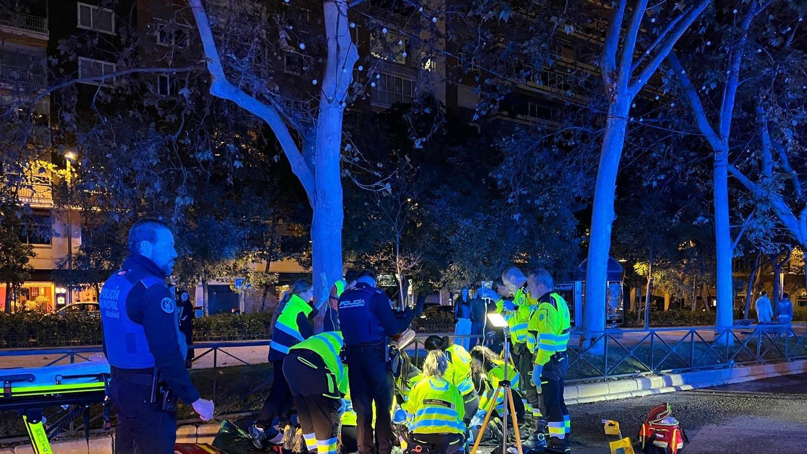 Un joven de 25 años, grave tras ser atropellado por un taxi en el Paseo de la Castellana