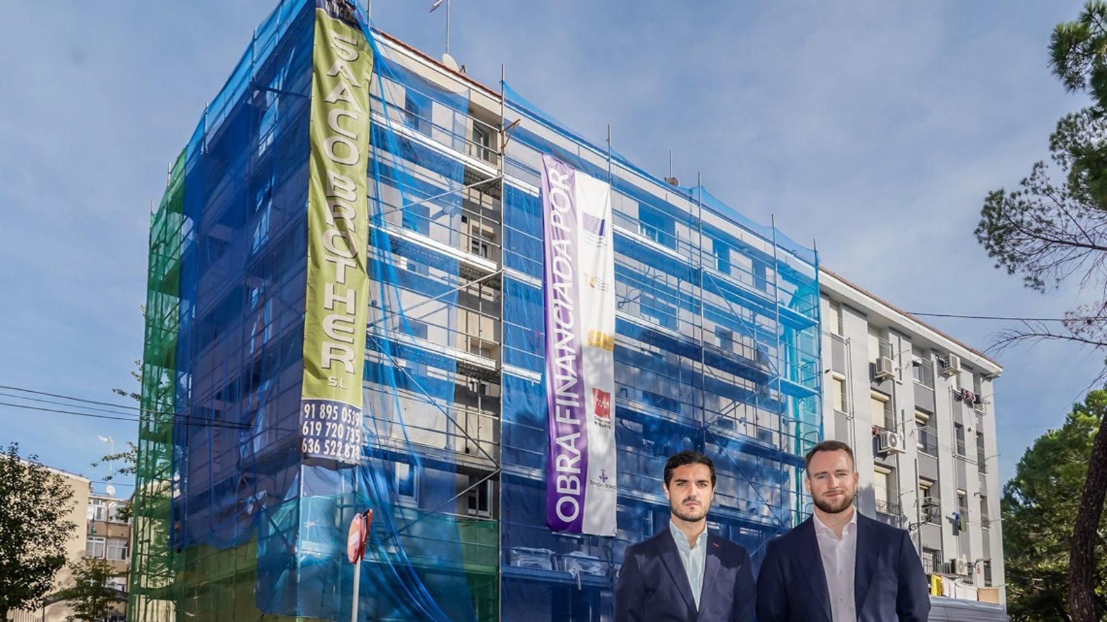 El alcalde de Torrejón revisa los avances en la rehabilitación energética de viviendas antiguas