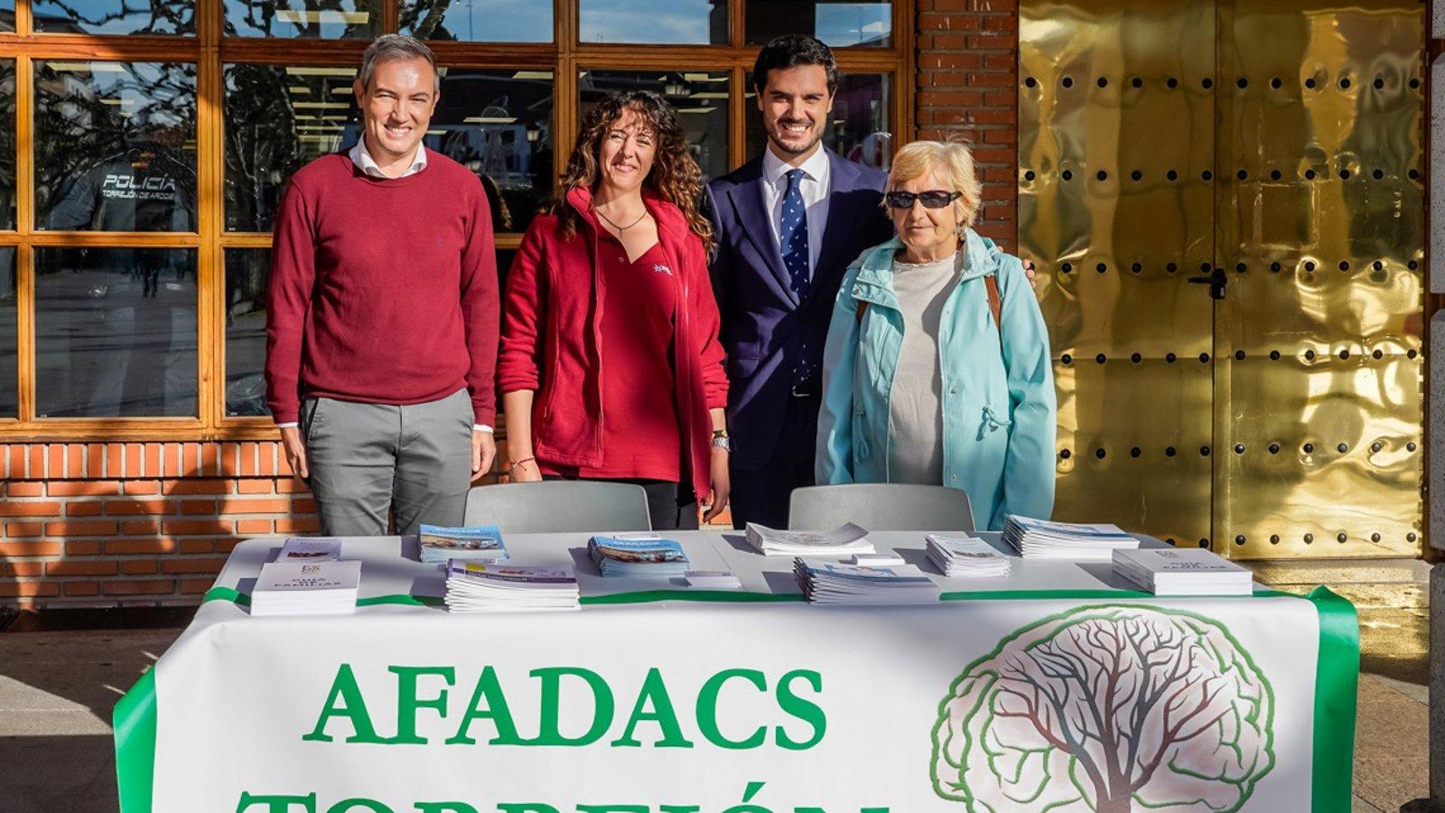 Torrejón ilumina su fachada de azul por el Día Mundial del Daño Cerebral Adquirido