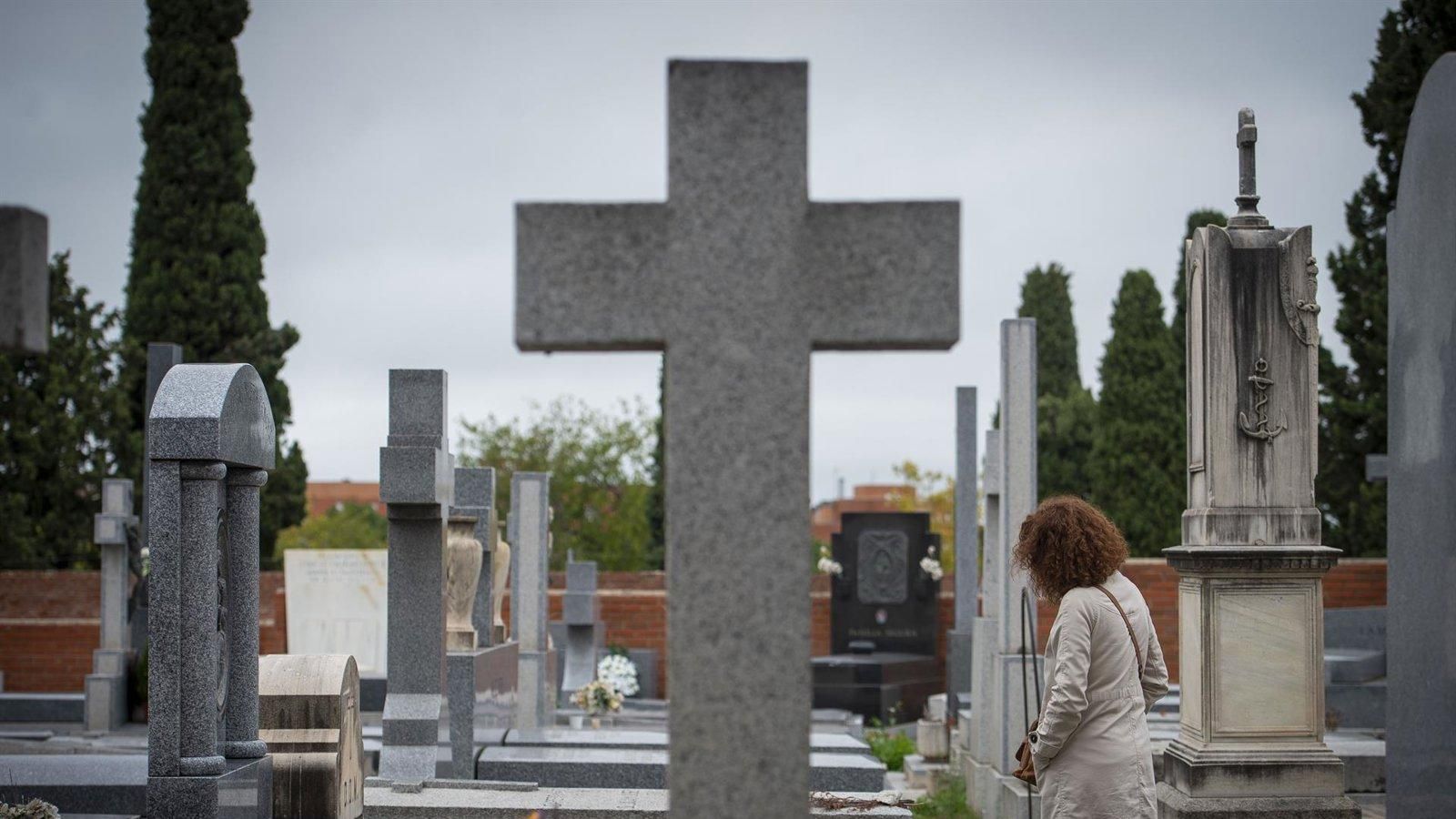 El cementerio de Torrejón abrirá ininterrumpidamente este fin de semana por los Santos