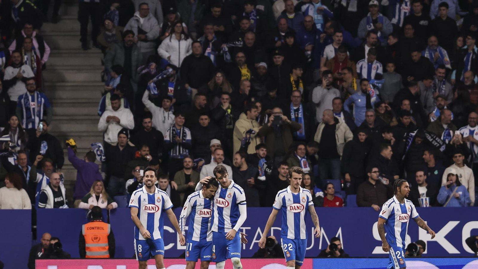 El Espanyol vence al Sevilla y refuerza su posición en casa