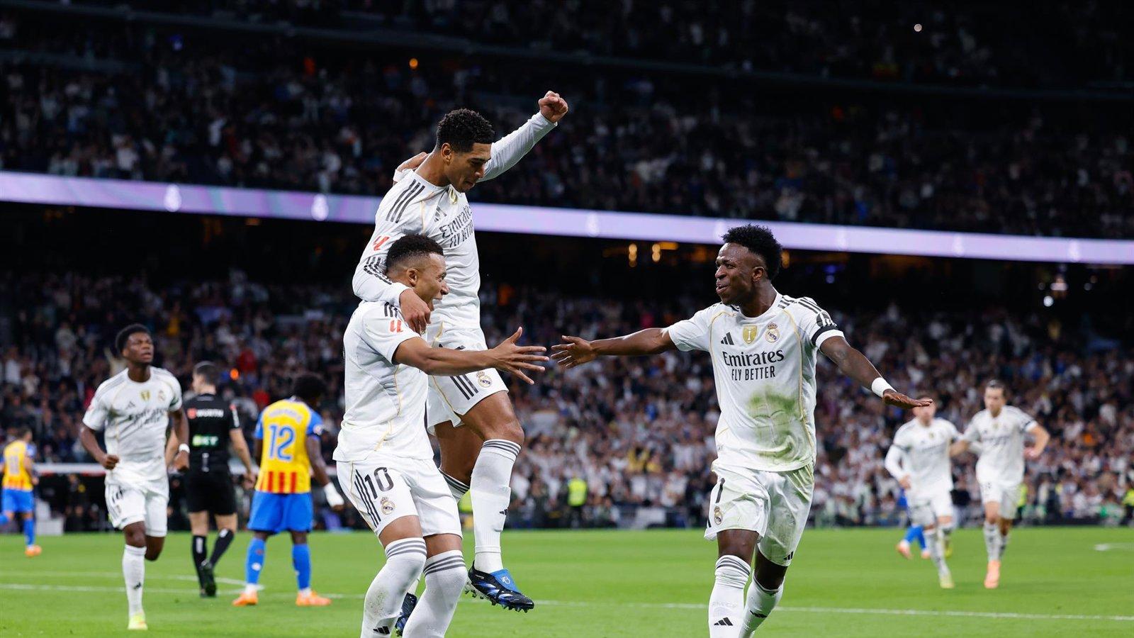 El Real Madrid vence al Valencia con un contundente 4-0 en casa