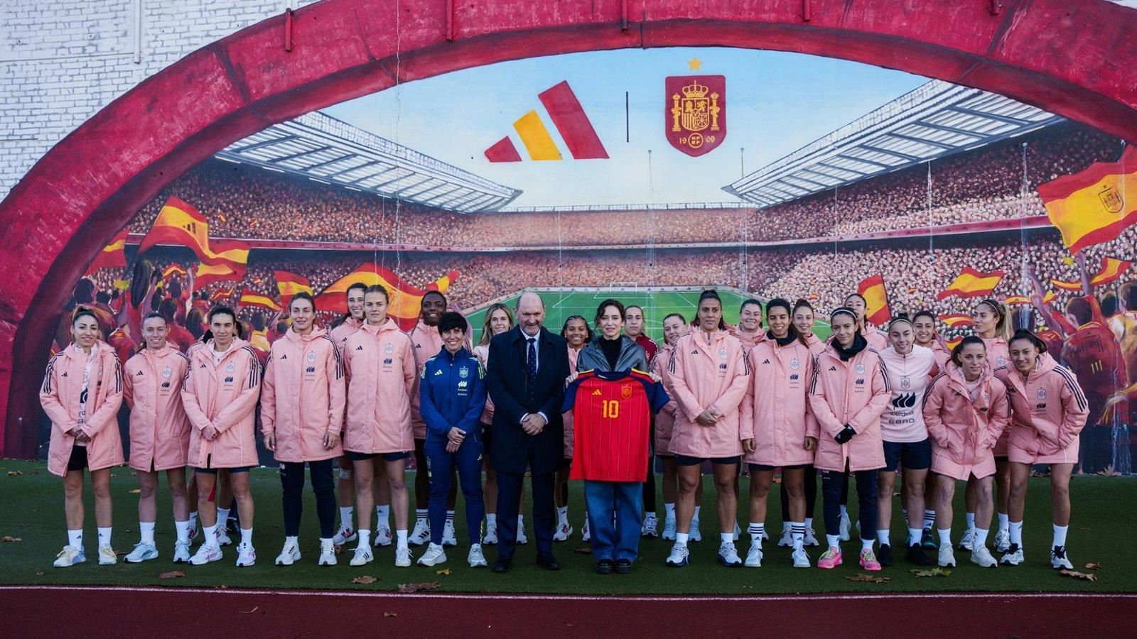 La selección femenina invita a llenar el Metropolitano en su próximo partido