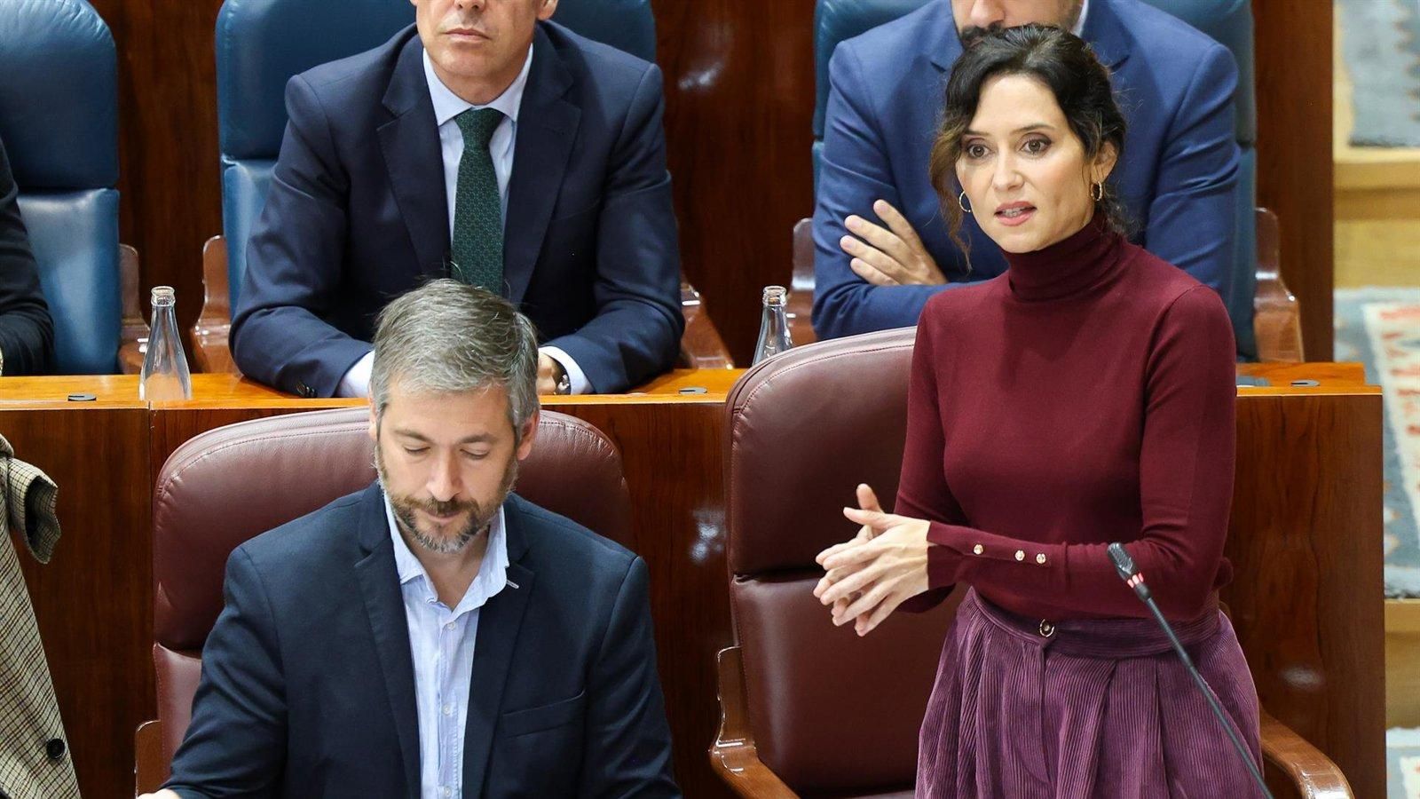 Ayuso defiende al alcalde de Alpedrete y acusa a la izquierda de utilizar el crimen machista para dividir