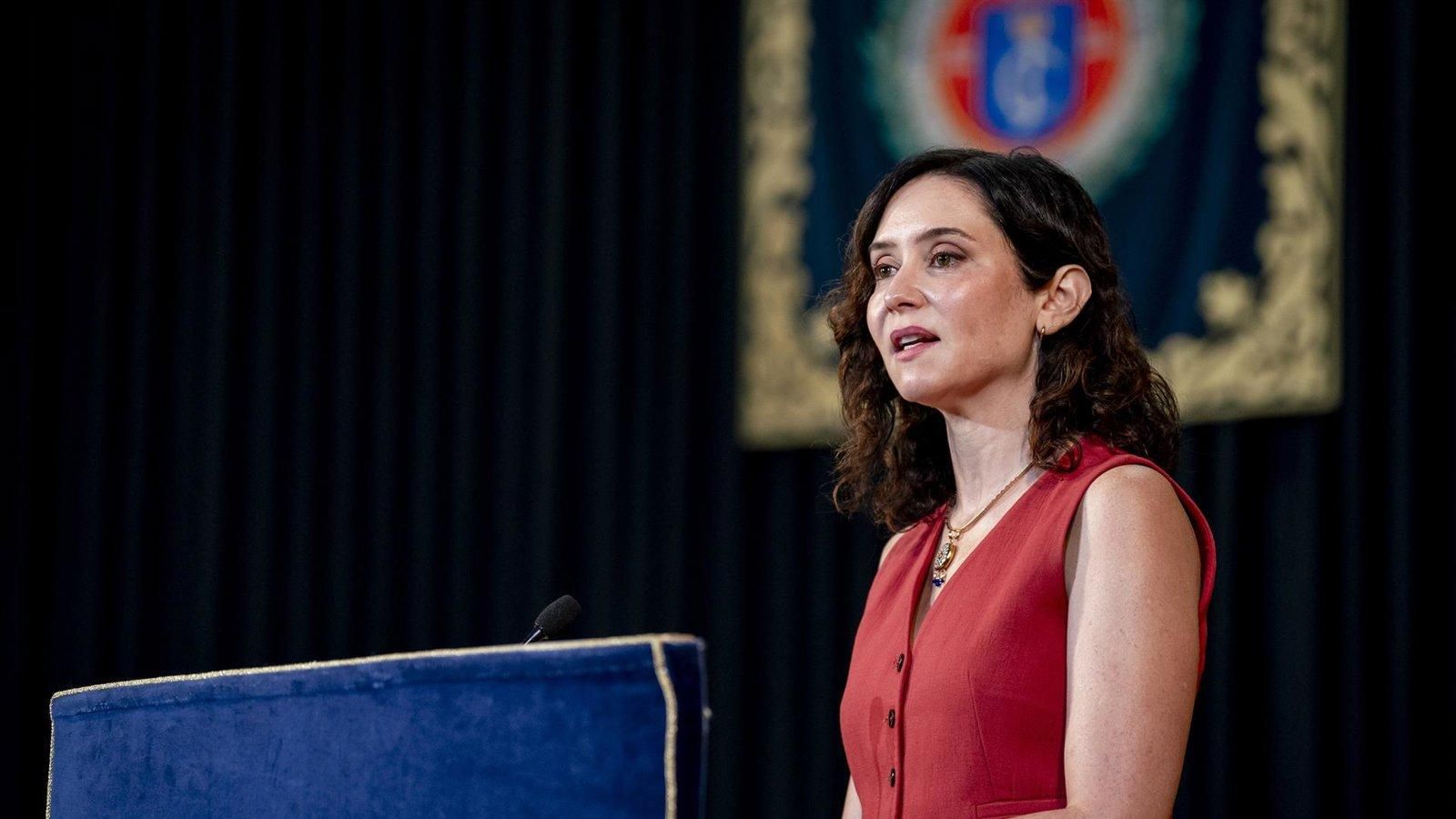 Ayuso y sus consejeros reivindican sus estudios en la universidad pública