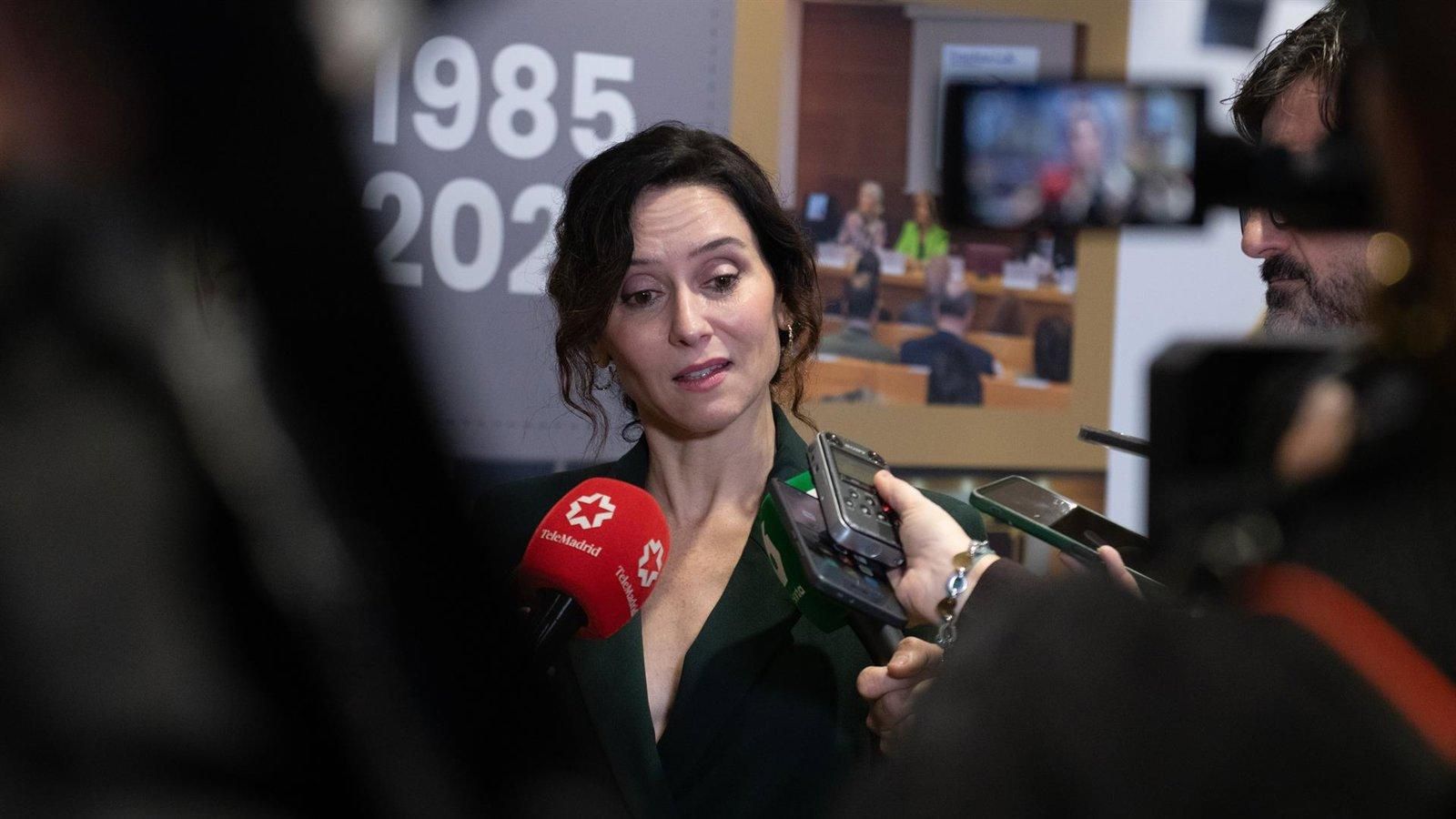 Ayuso critica a un Gobierno que ignora las protestas médicas mientras ataca la sanidad que funciona