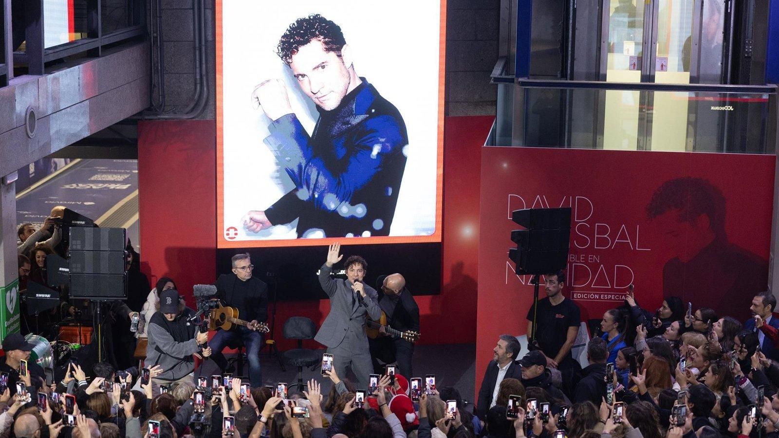 Concierto sorpresa de David Bisbal en la estación de Sol
