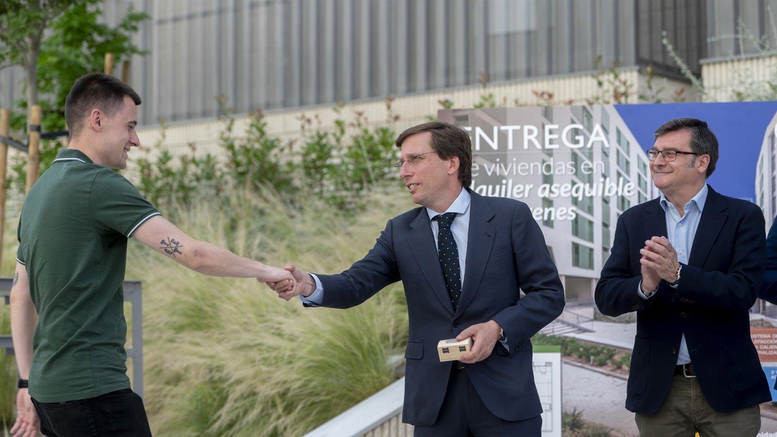 Madrid construirá 1.004 viviendas públicas hasta 2026 frente a las “cero” del Gobierno