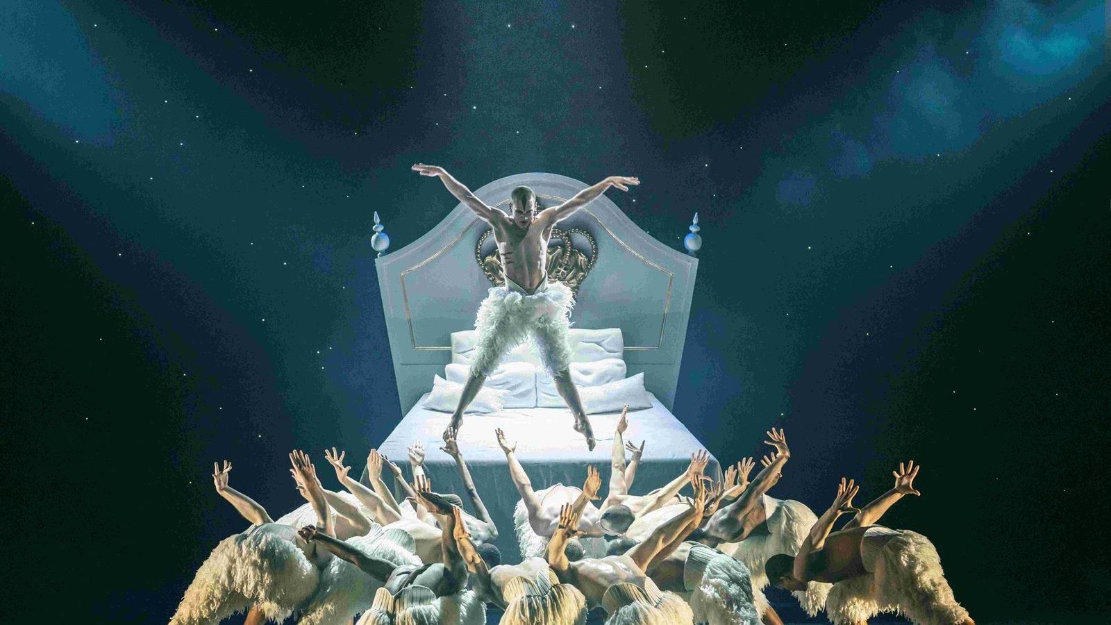 El Teatro Real conmemora el 30 aniversario de ‘El lago de los cisnes’ de Matthew Bourne hasta el 22 de noviembre