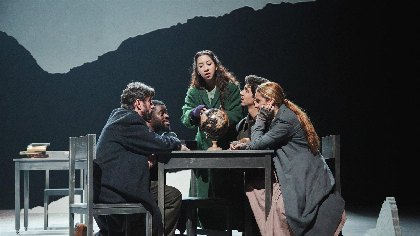 El Teatro Valle-Inclán presenta 'Historias de una maestra': &quot;Una obra para levantar recuerdos&quot; hasta el 11 de enero