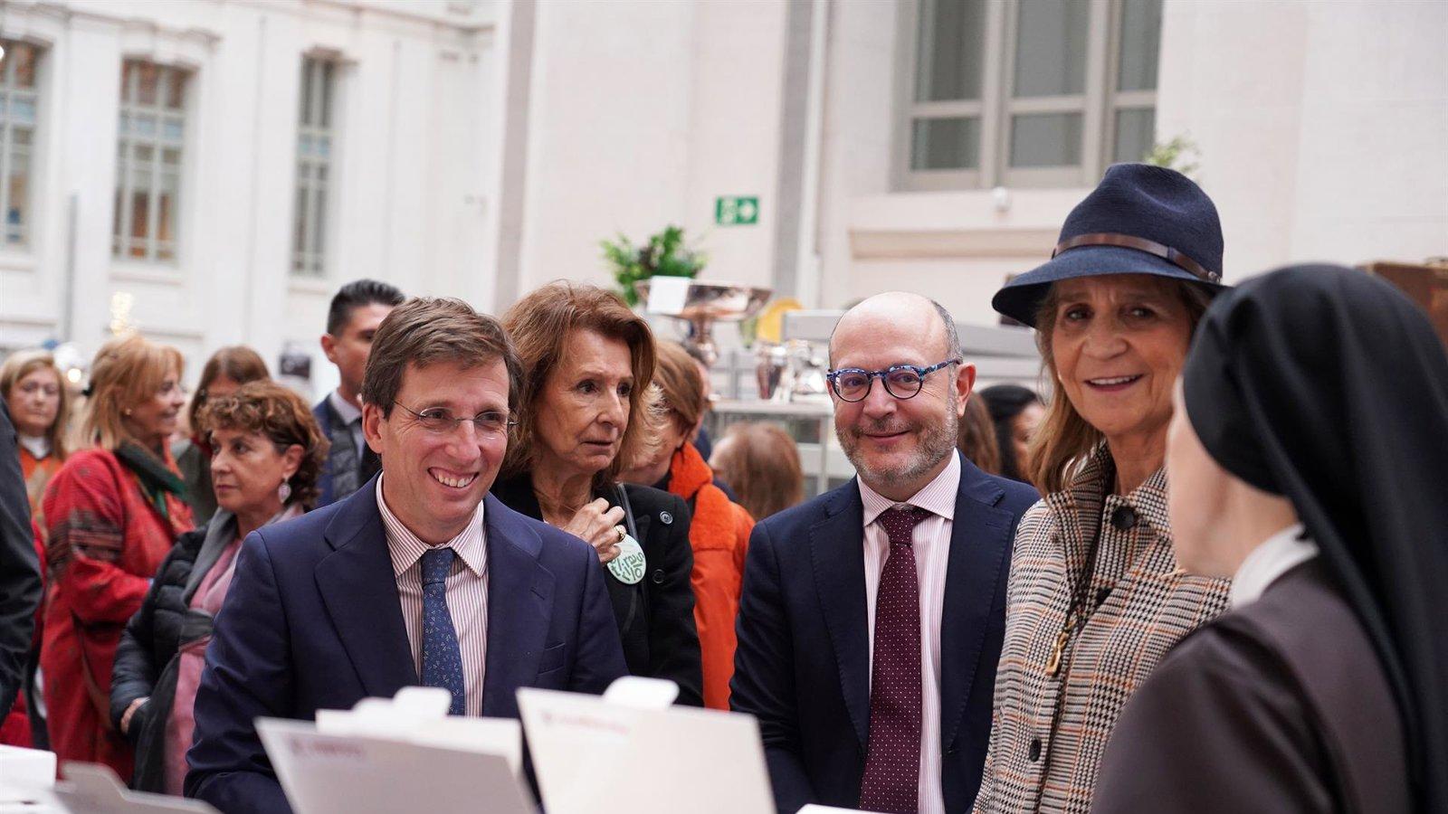 La Infanta Elena y Almeida inauguran el Rastrillo de Nuevo Futuro en el Palacio de Cibeles