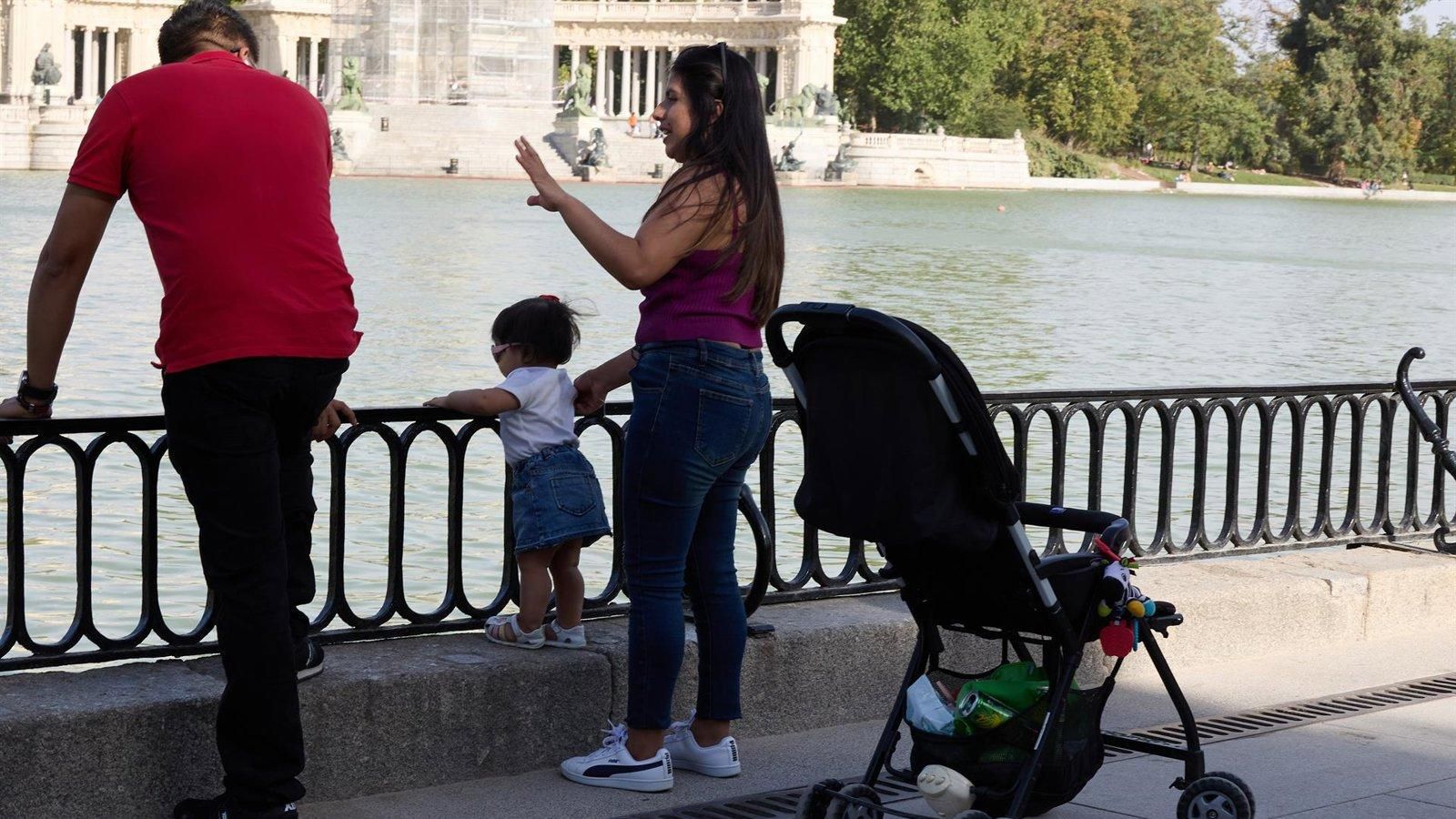 Más de 11.000 familias solicitan ya las ayudas por nacimiento del plan de natalidad del Ayuntamiento de Madrid