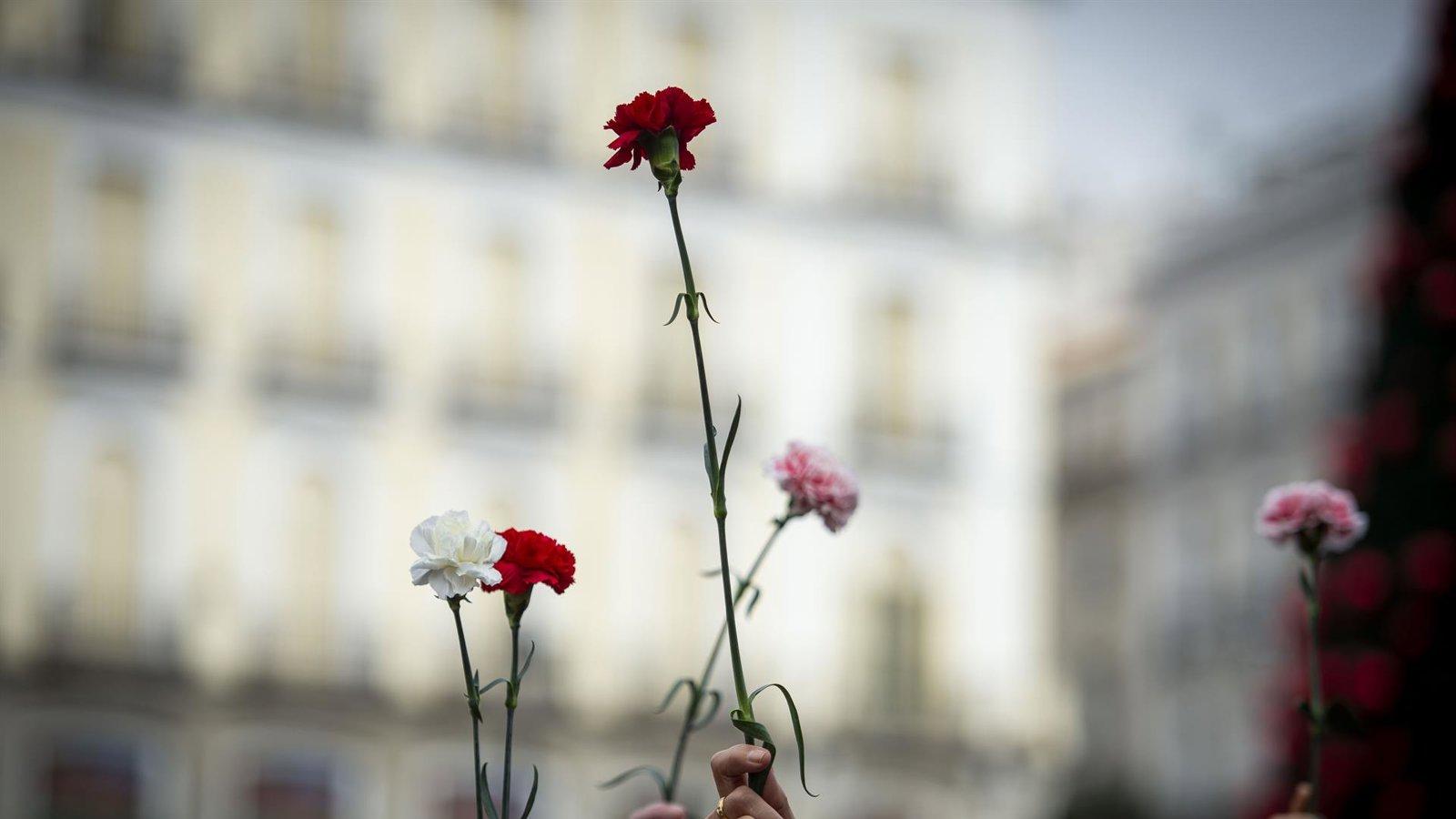 Una marcha recorre Madrid por los fallecidos en residencias de la Comunidad 
