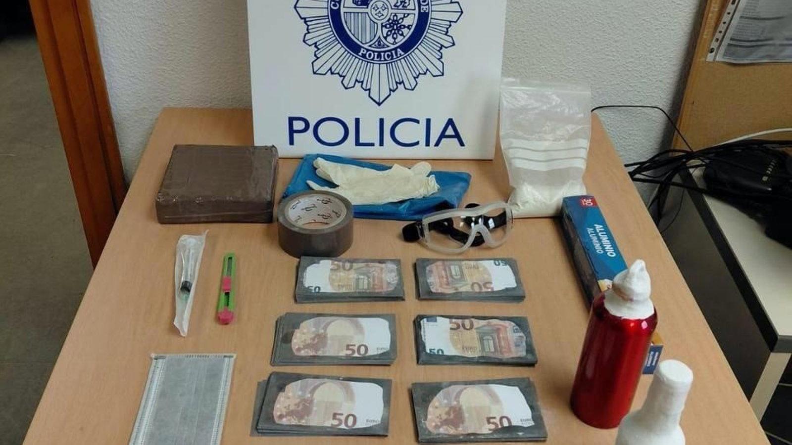 Detenidos en Madrid dos hombres por una estafa con el método de los billetes tintados