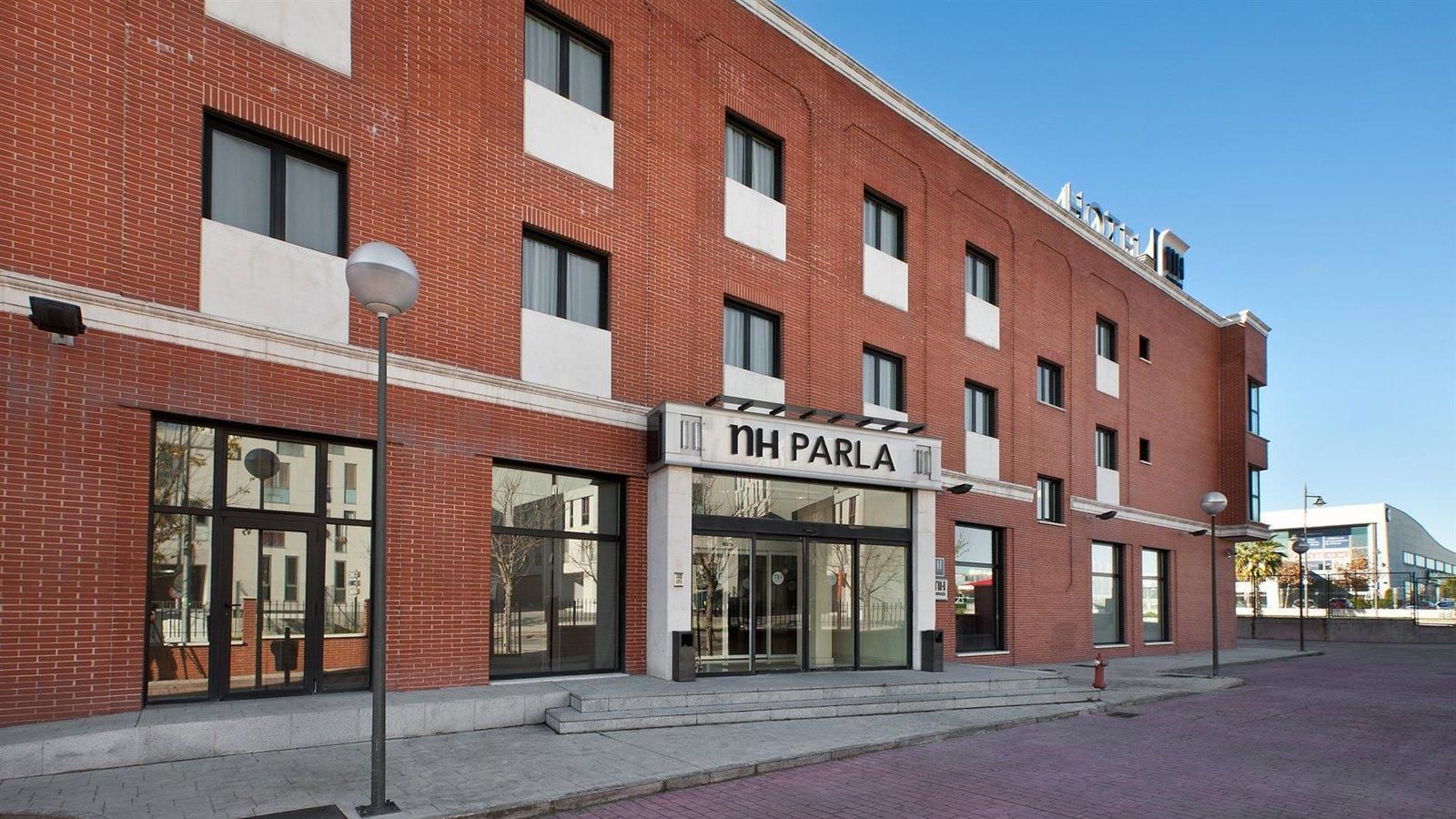 La Policía desaloja a 60 okupas del antiguo hotel NH en Parla