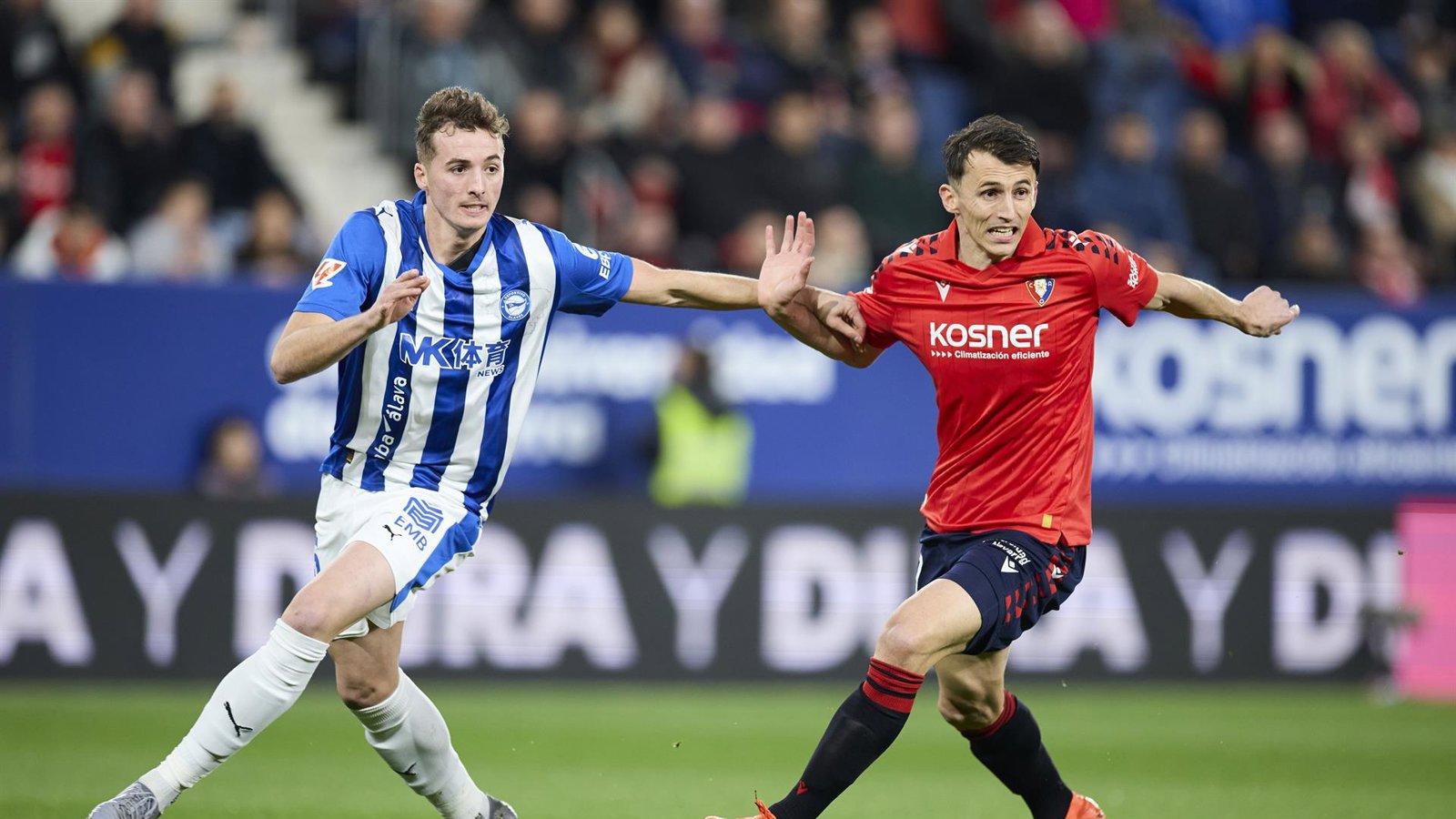 Budimir marca dos goles y el Celta suma un empate en Oviedo frente al Alavés