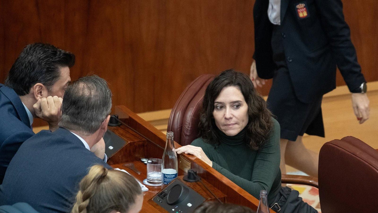 Ayuso acusa a Vox de hacer el juego a la izquierda y de “no tener convicciones”