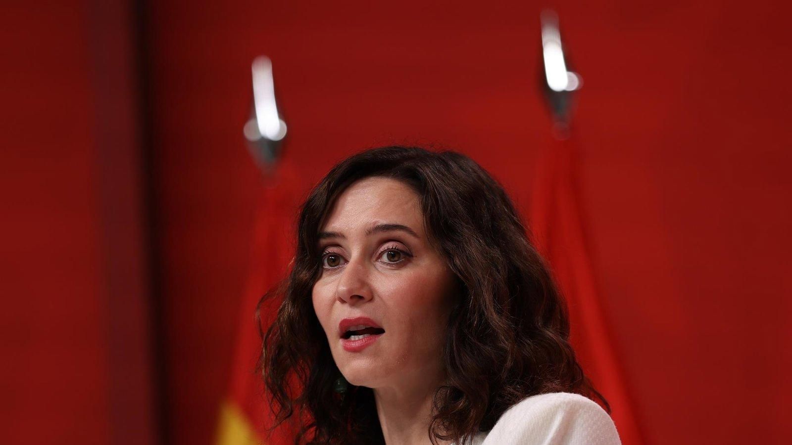 Ayuso denuncia la vulneración de la intimidad de su pareja y reivindica que no es “la novia de”