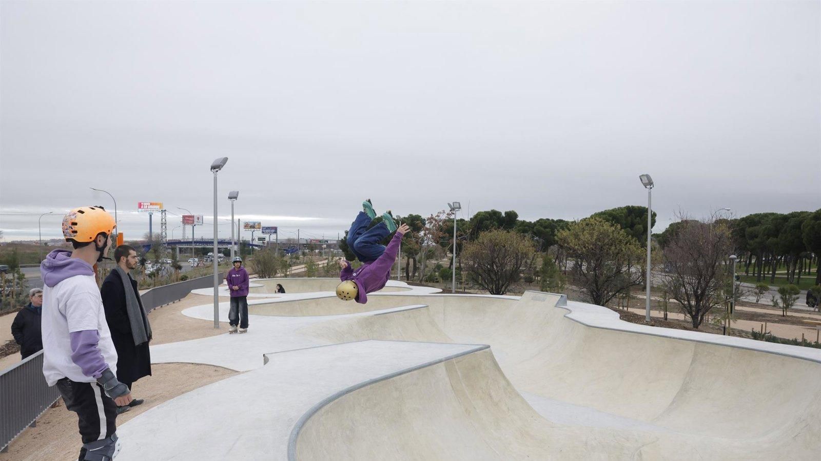 Carabanchel estrena el parque Manolito Gafotas con más de mil árboles, merendero y un mirador