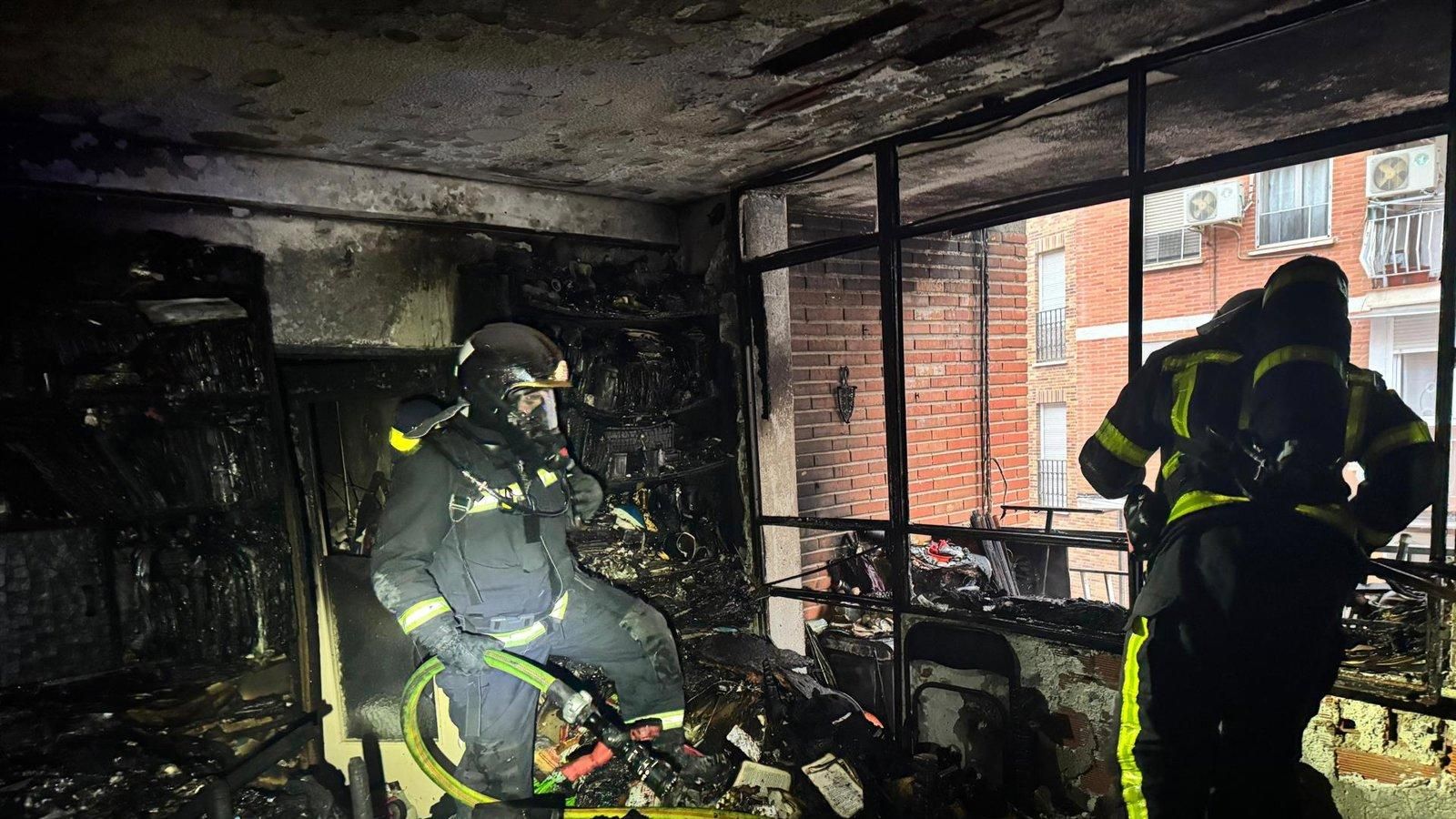 Cinco personas reciben atención tras un incendio en una vivienda de Móstoles