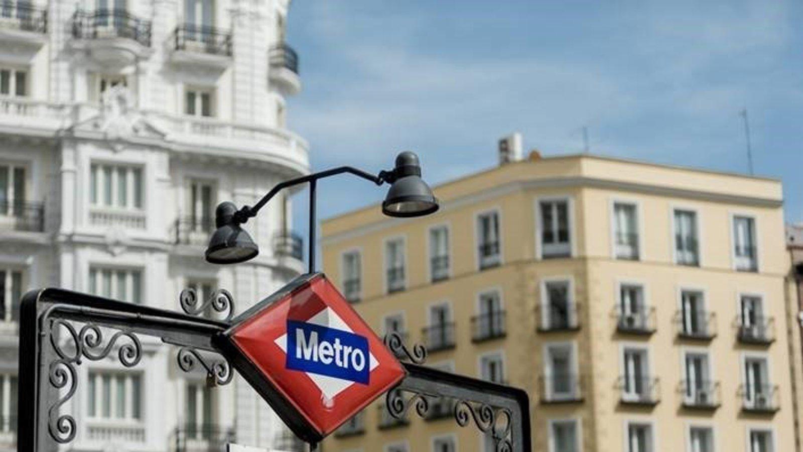 Detenidos varios manteros tras una persecución en los túneles del Metro con dos agentes heridos
