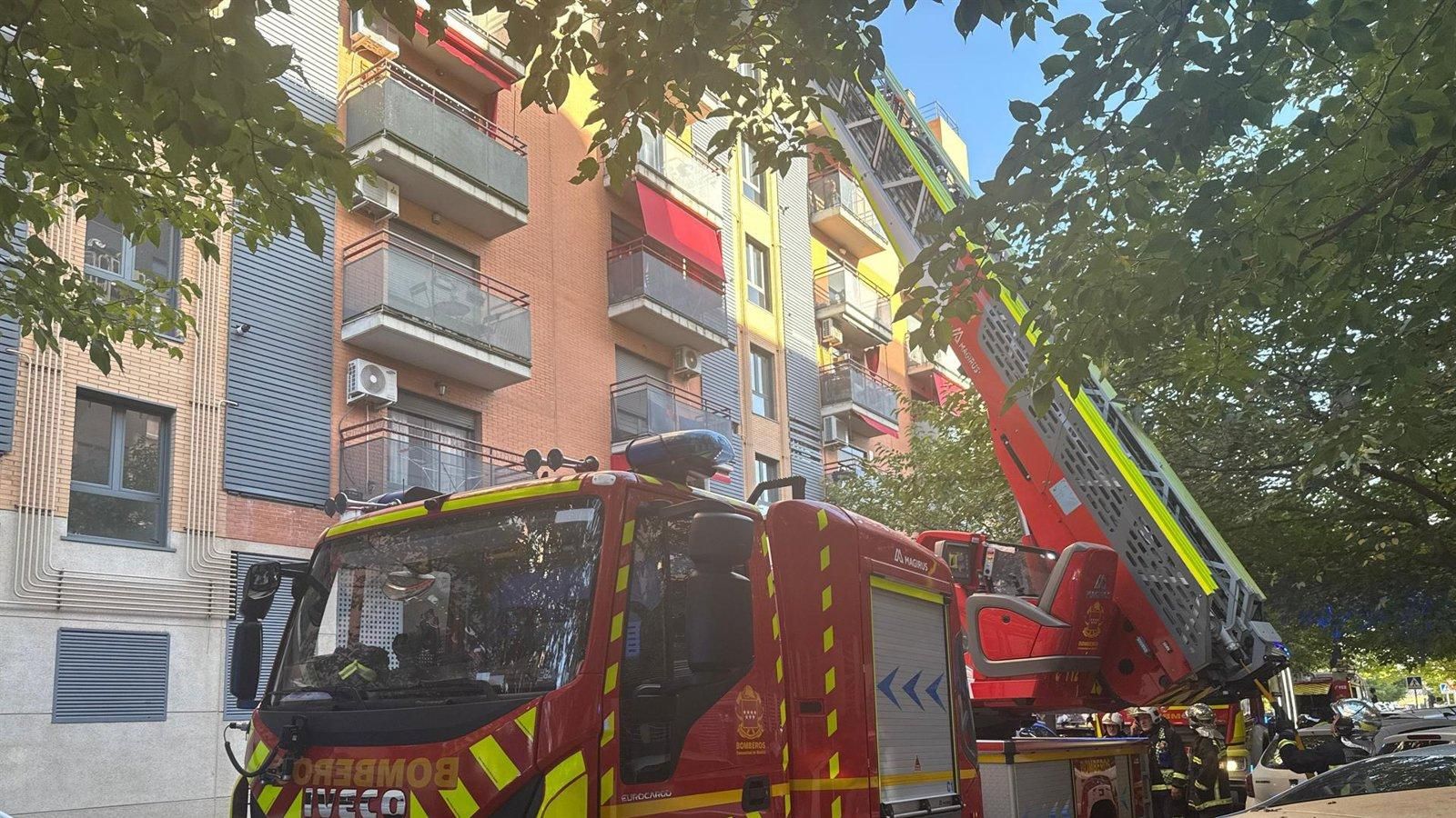 Una explosión en una vivienda desocupada de Parla deja tres heridos y causa graves daños