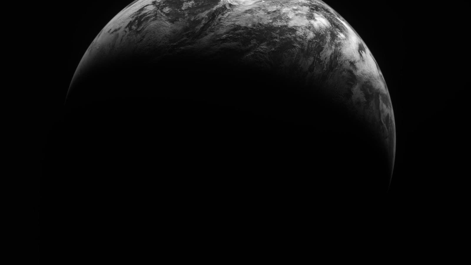 El 5% de los españoles son terraplanistas y el 28% cree en los alienígenas