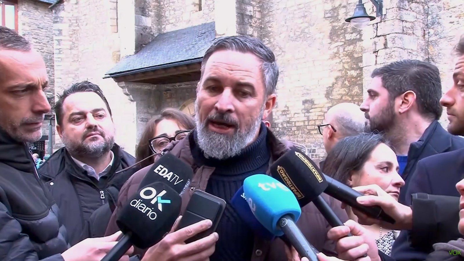 Abascal acusa al PSOE de usar a las mujeres como objeto y critica la “estafa bipartidista” de Sánchez y Feijóo