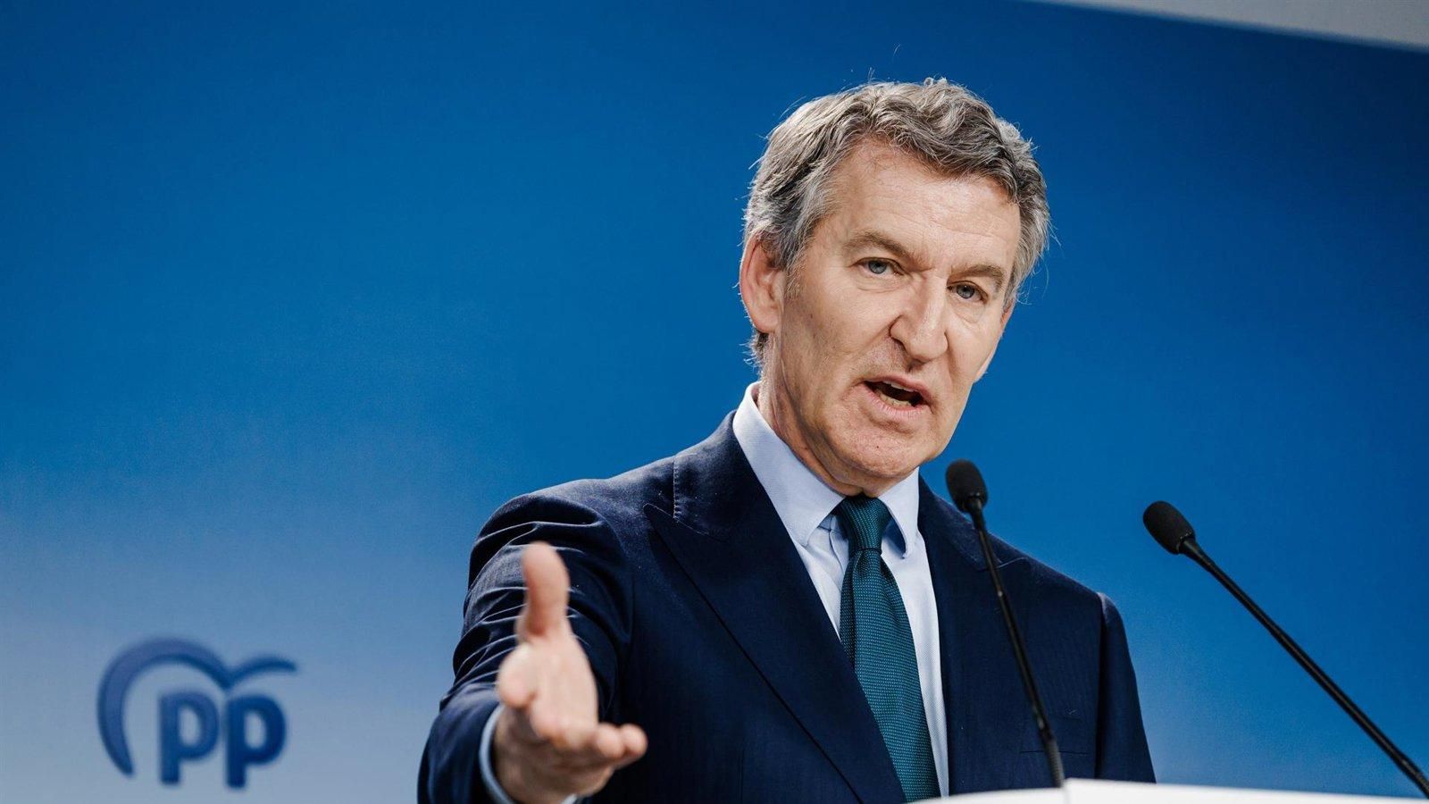 Feijóo acusa a Sánchez de pactar con Ábalos y usar a los pensionistas para mantenerse en Moncloa