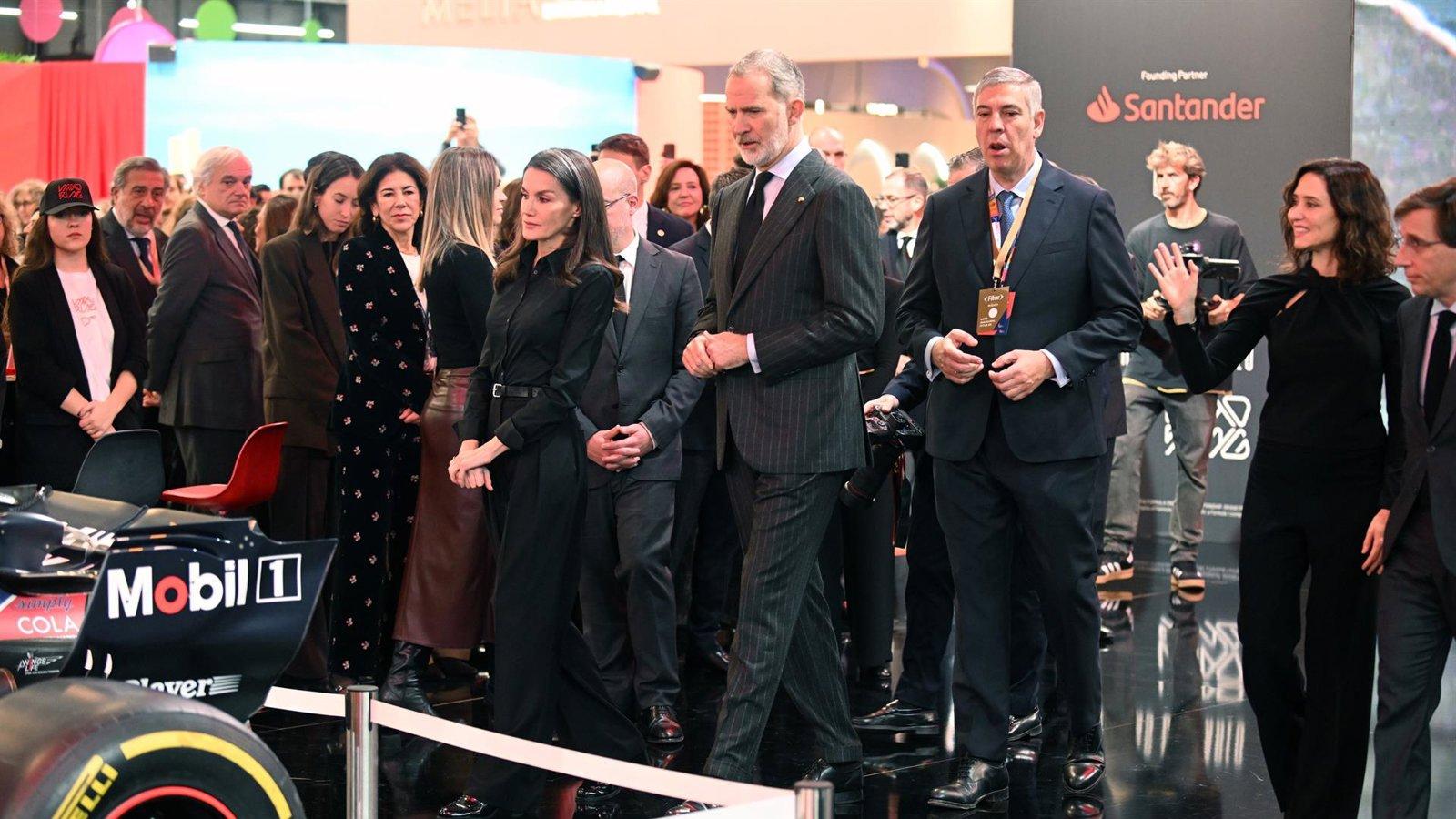 Los Reyes conocen en Fitur el proyecto Madring del GP de España de F1 en Madrid