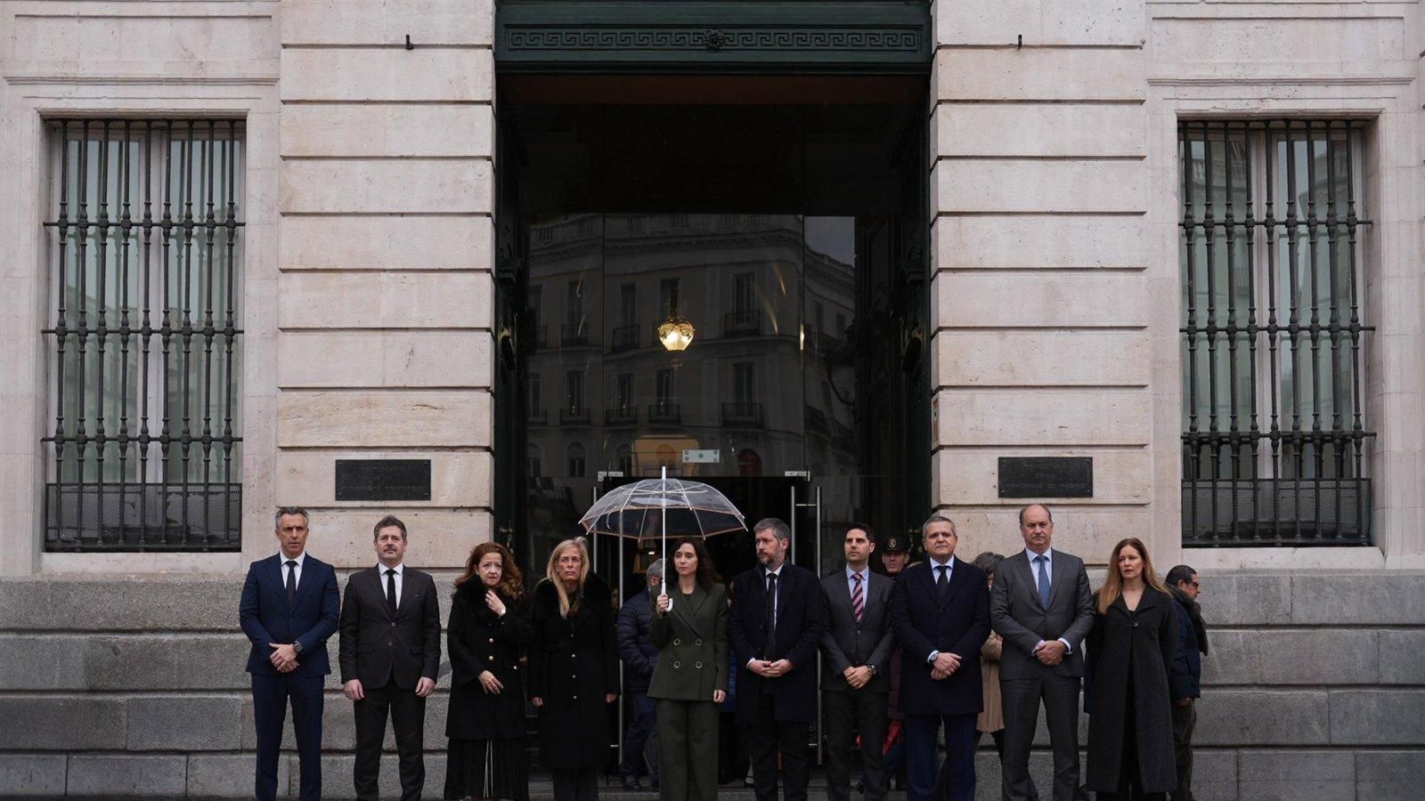 Minuto de silencio en Sol por las víctimas de Adamuz