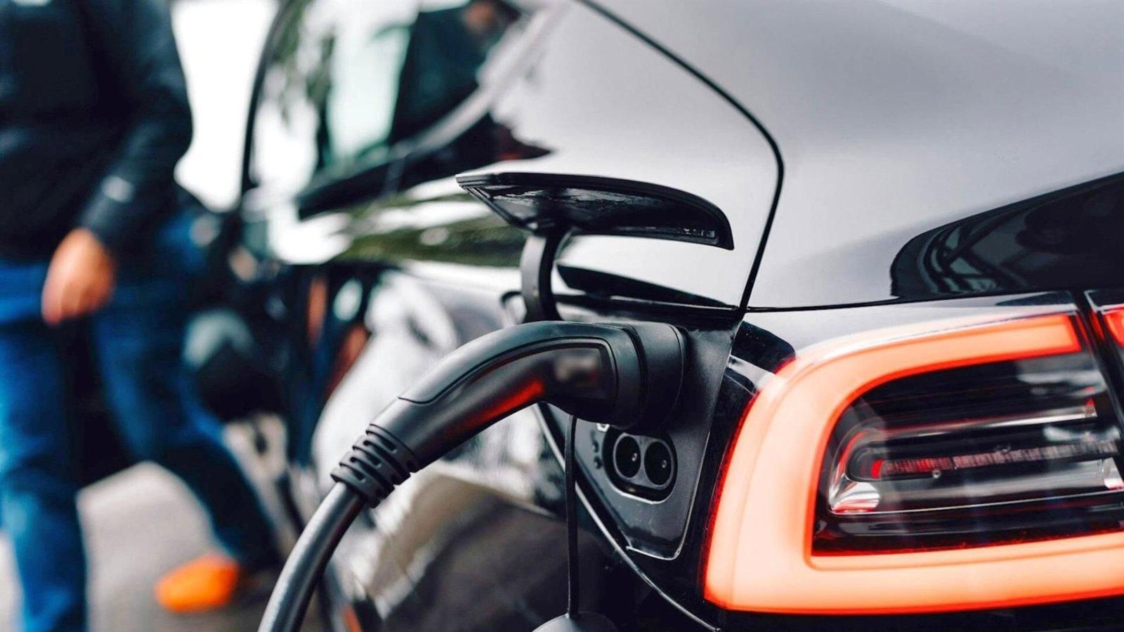 Madrid refuerza su red de recarga eléctrica con 7.745 puntos al cierre de 2025