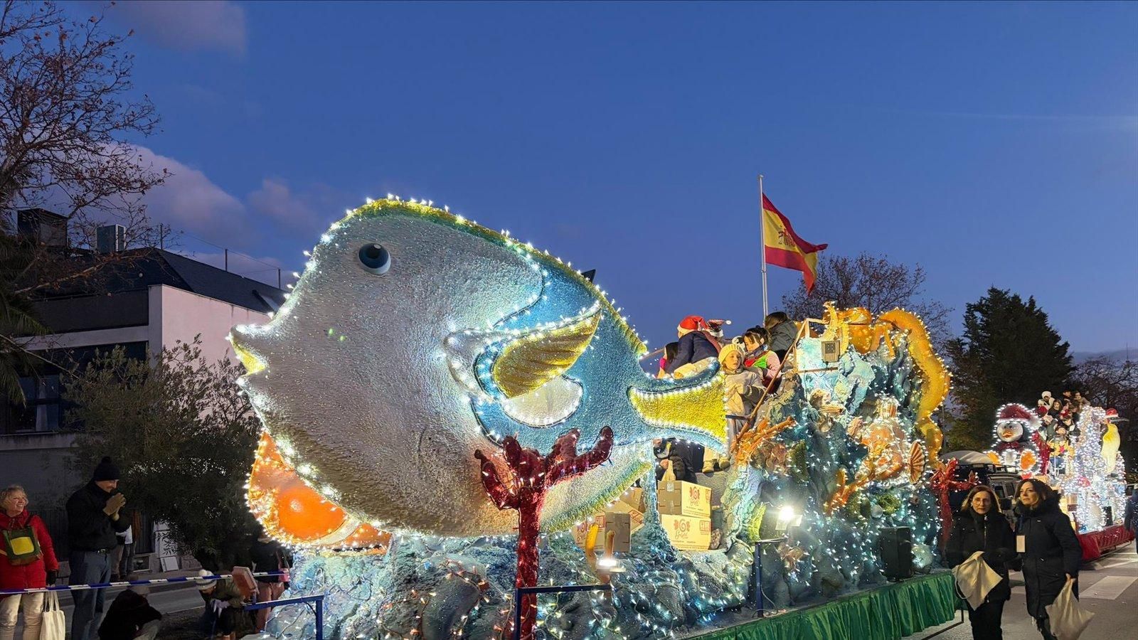 Más de 900 personas participaron en las dos cabalgatas de Reyes de Las Rozas