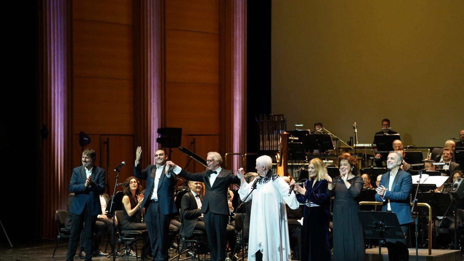 Mocedades y la Banda Sinfónica Municipal llenan el Teatro Real en un emotivo Concierto de Reyes