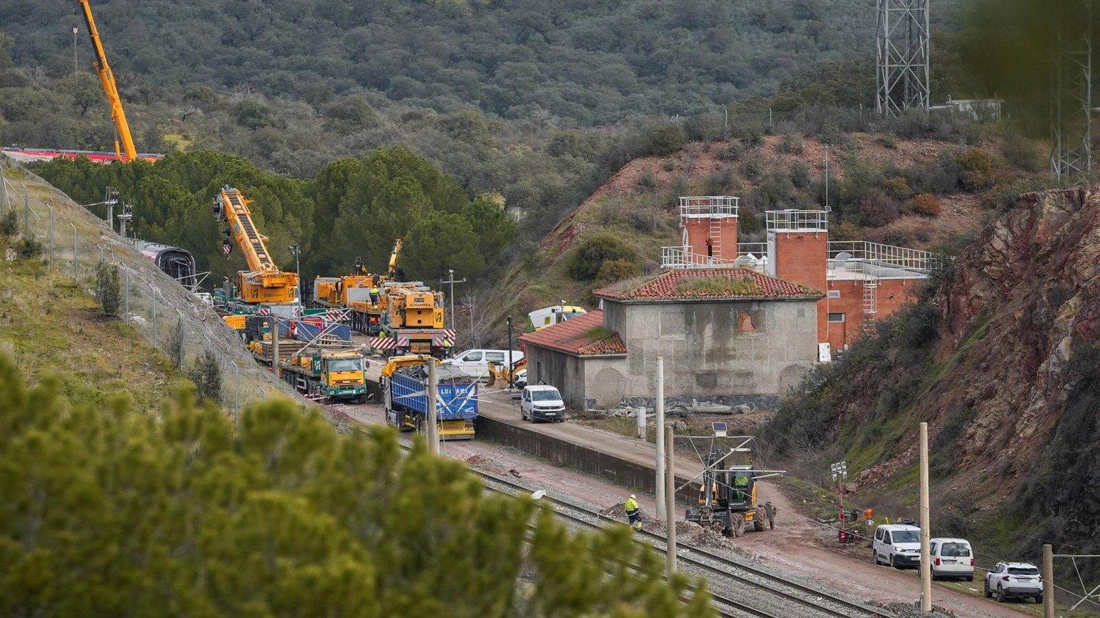 El Pleno de Cibeles exige un plan urgente para Cercanías tras el accidente mortal de Adamuz