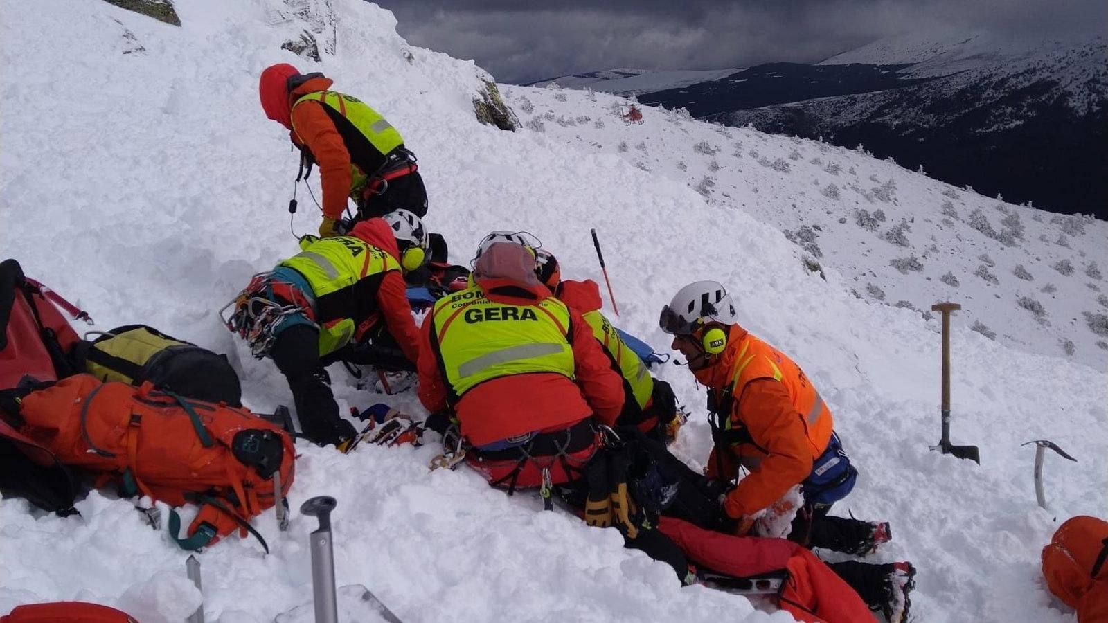 Un alud hiere leve a un esquiador de 25 años en la ladera sur de Peñalara