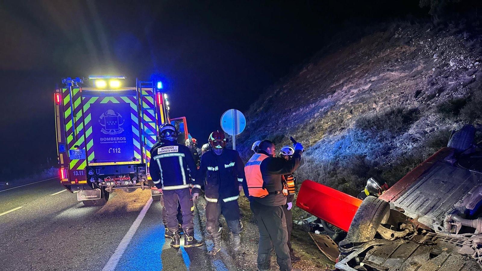 Fallece un conductor tras salirse de la vía y volcar su coche en Guadalix de la Sierra