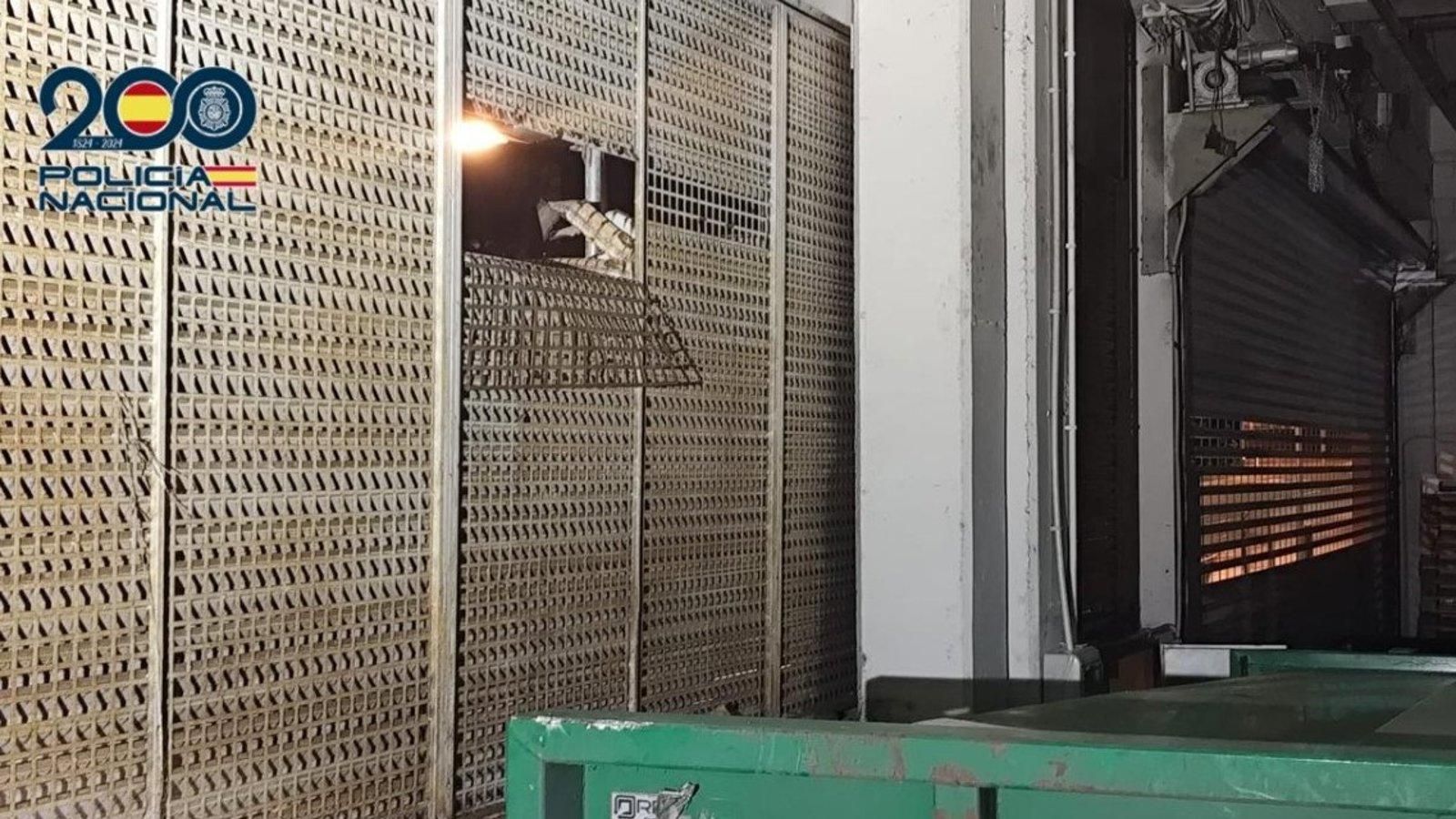 Detenidos tres ladrones tras ser sorprendidos robando de madrugada en Puente de Vallecas