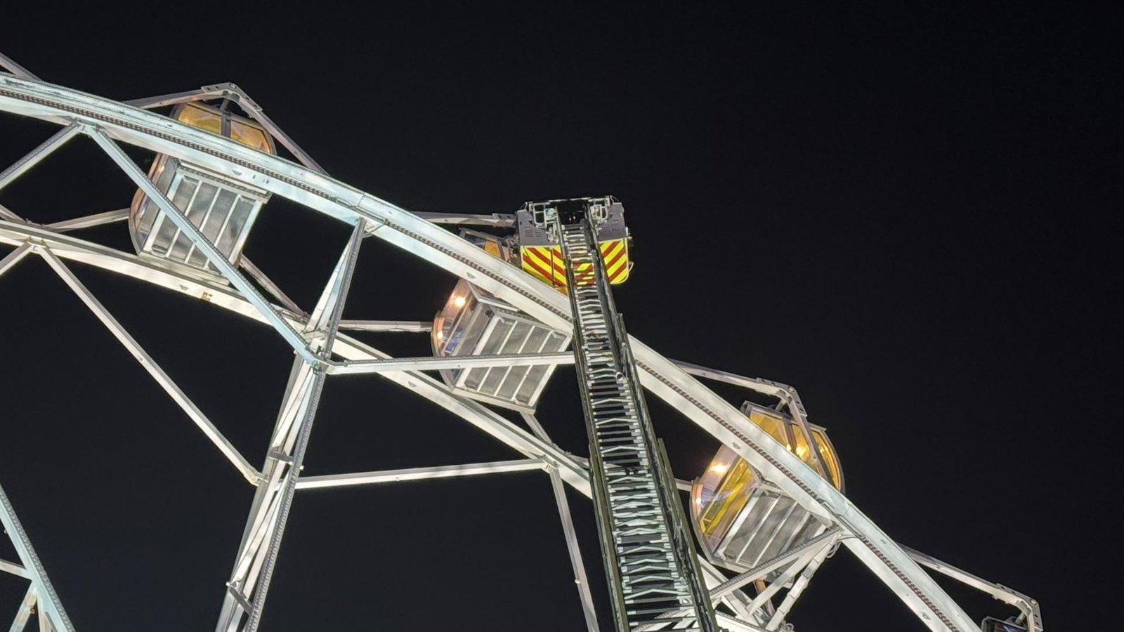 Rescatan en Torrejón a 19 personas, incluidos dos menores, atrapadas en una noria