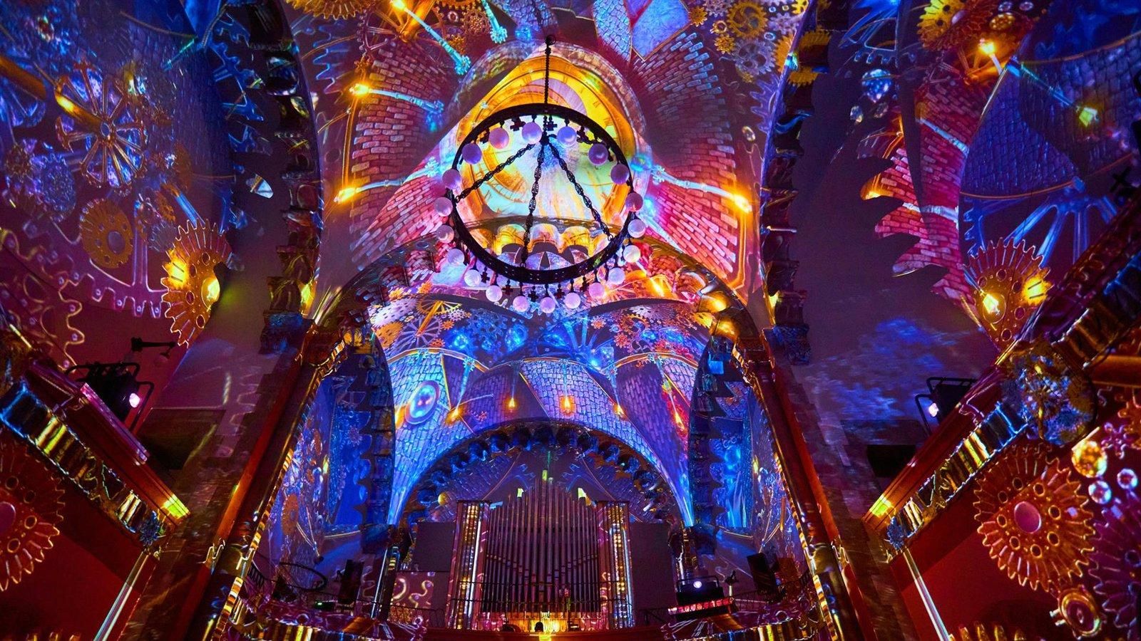 La iglesia de la Castellana se convierte en un río de luz y música con el espectáculo inmersivo ‘FLOW’