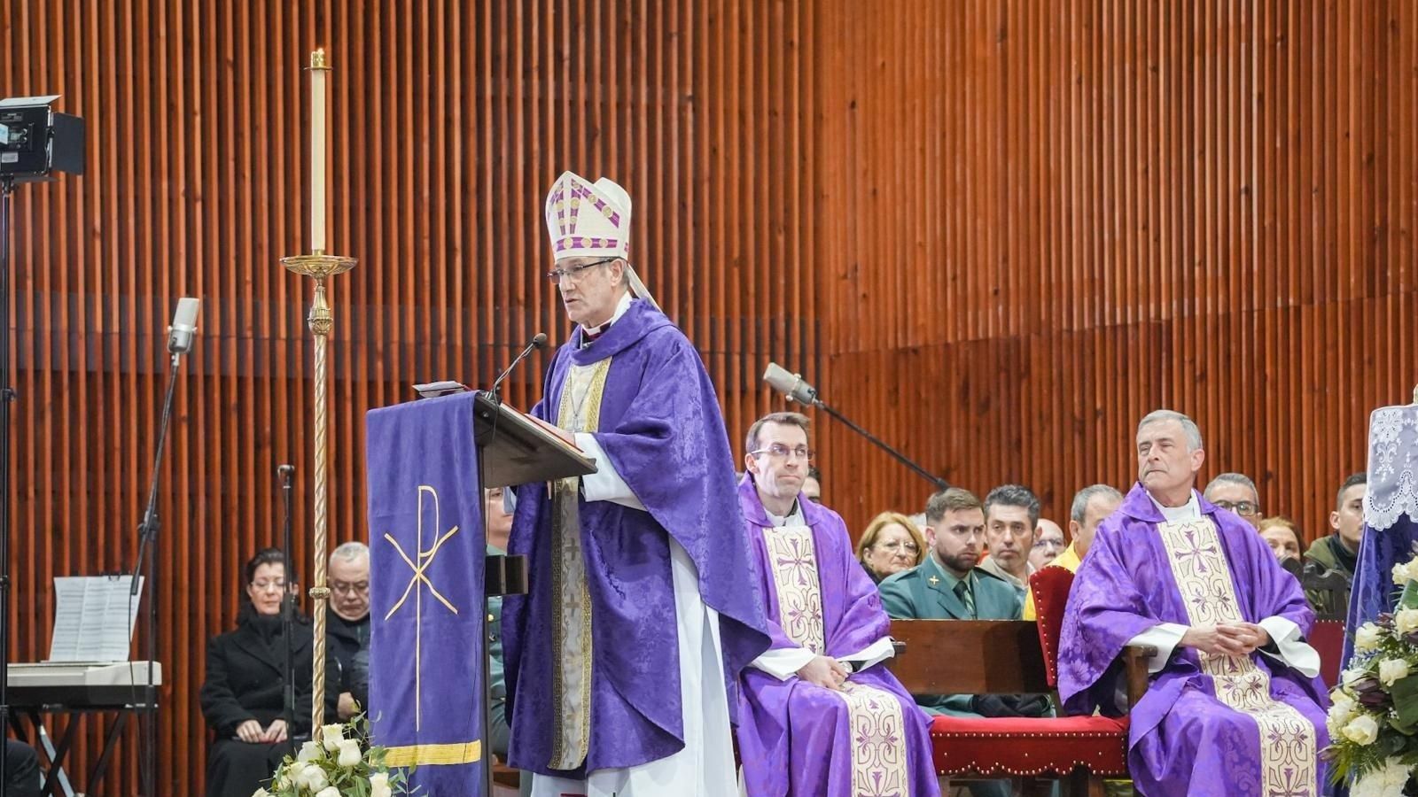 El obispo de Córdoba pide fe y esperanza en el funeral por las 45 víctimas del accidente de Adamuz