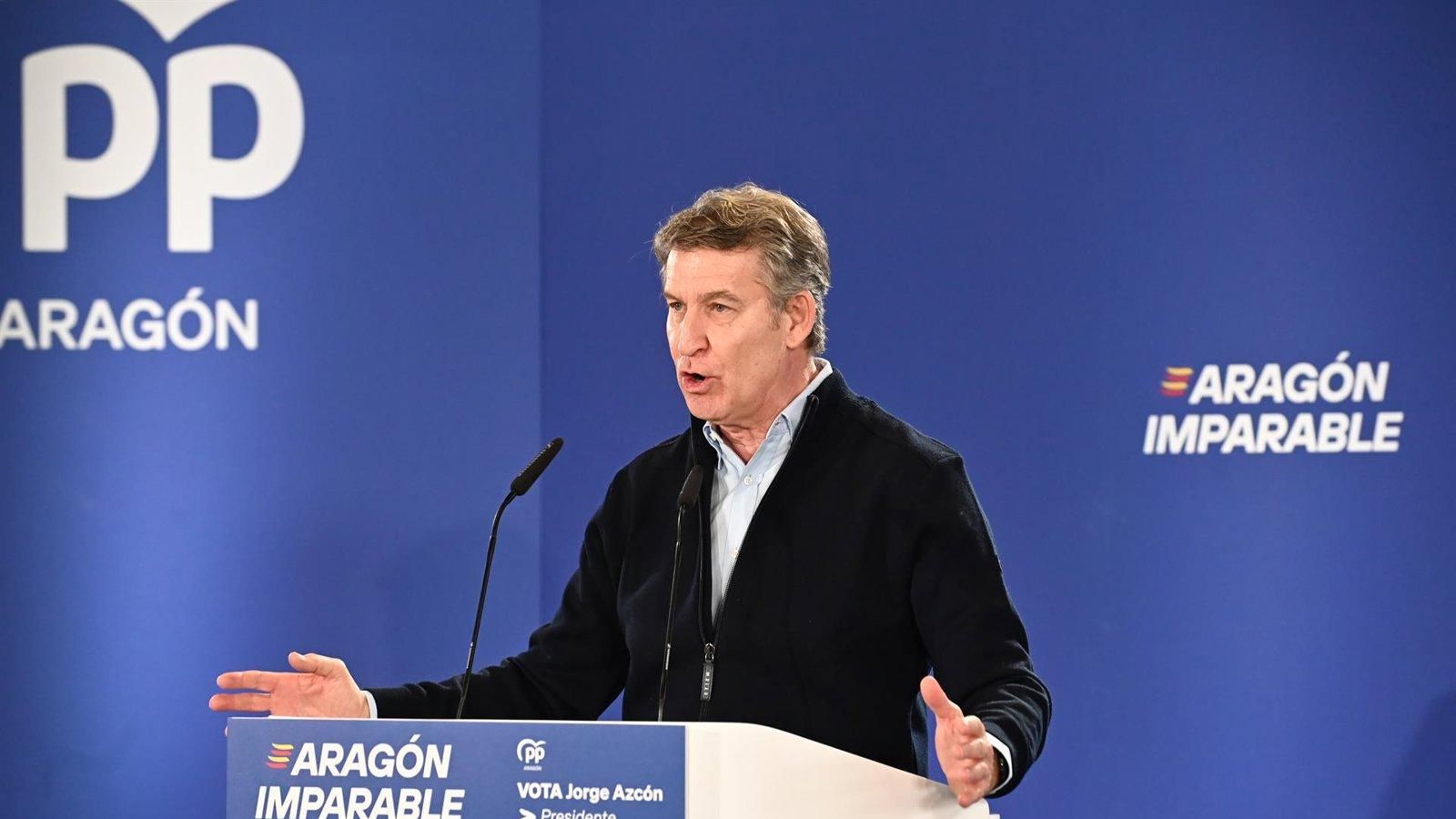 Feijóo carga contra la regularización de inmigrantes y la califica de “reparto de papeletas”