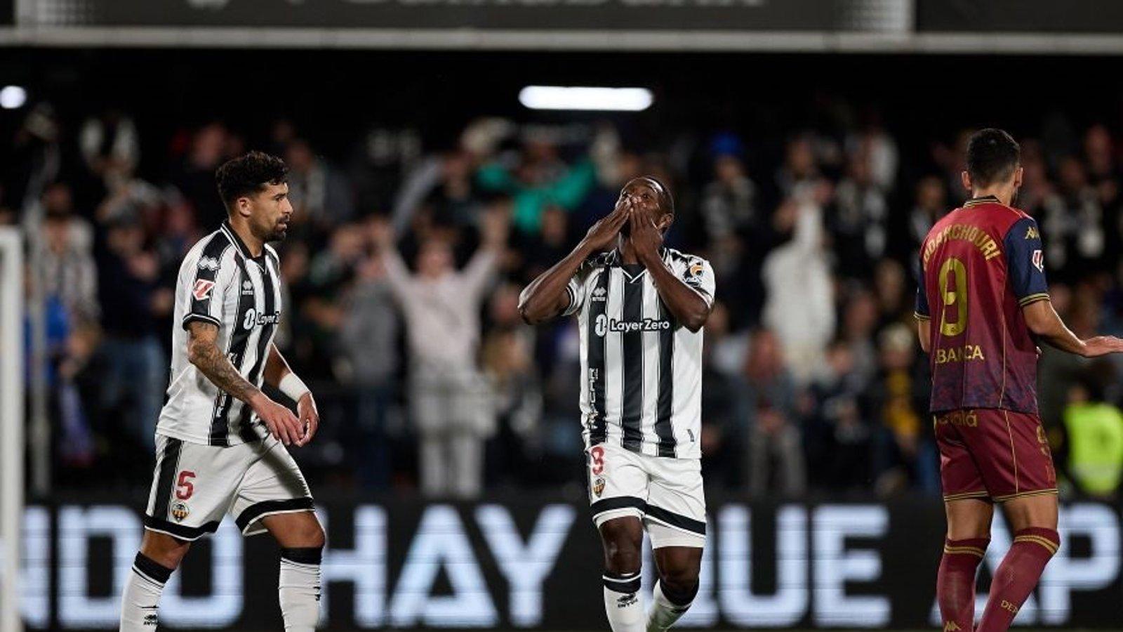 El Castellón se pone líder de Segunda tras ganar al Dépor y la caída del Racing en Eibar